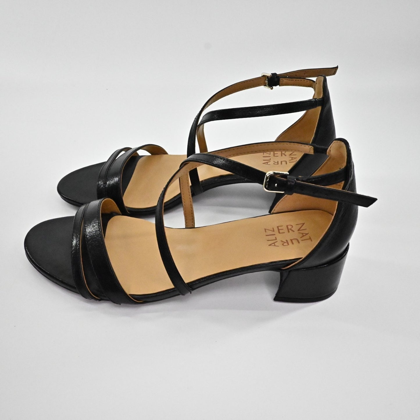 Naturalizer Womens June Strappy Low Block Heels Size 9.5W Black Leather Sandal