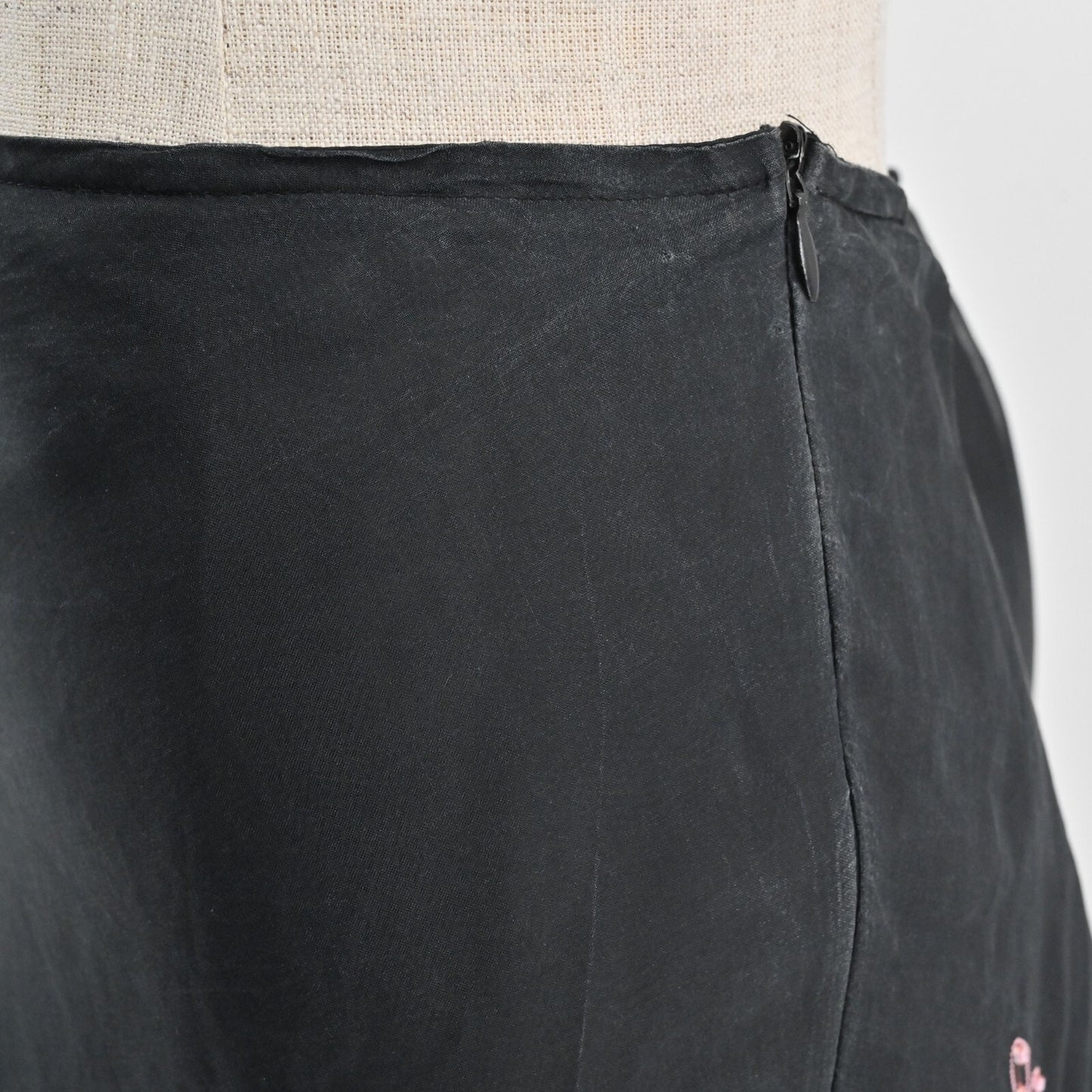 Vtg CAROLE LITTLE Skirt Size 8 Black Silk Pink Embroidered Tulle Witchy ALine