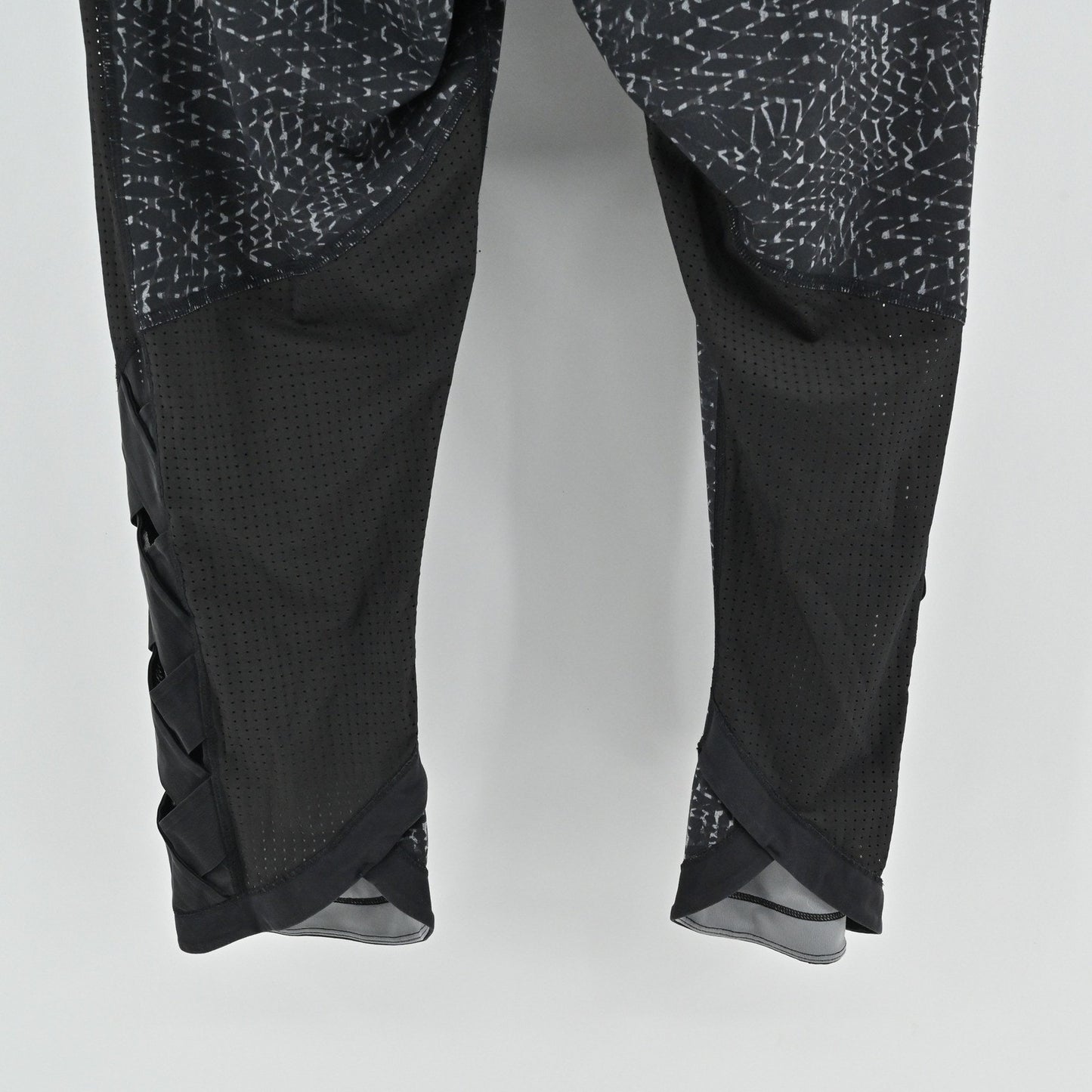 Lululemon Womens Var-City Crop Leggings Size 10 Black Luxtreme Mesh 21" Gym Yoga