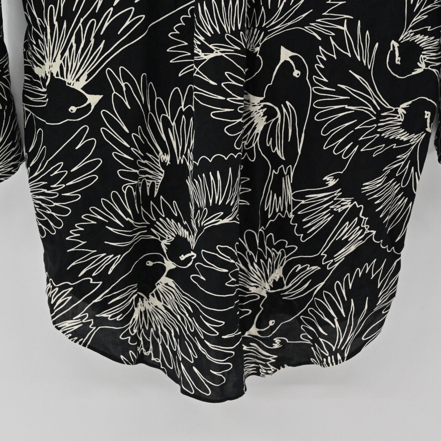 ANTHROPOLOGIE Top Womens Size 2 Maeve Bird Novelty Print Pleated Pintuck Blouse