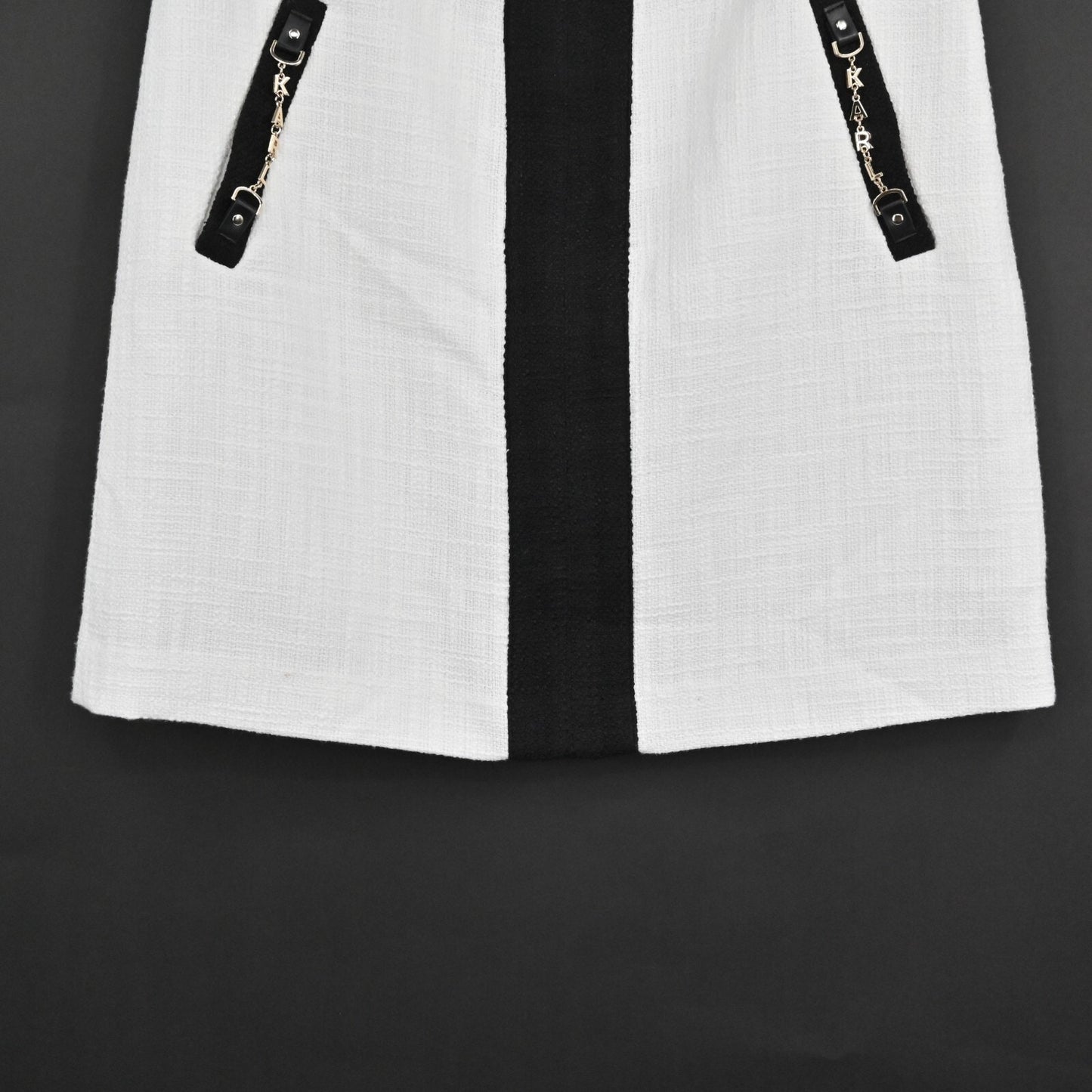 KARL LAGERFELD Tweed Skirt Size 6 Charm Chain Mini Soft White Black Color Block