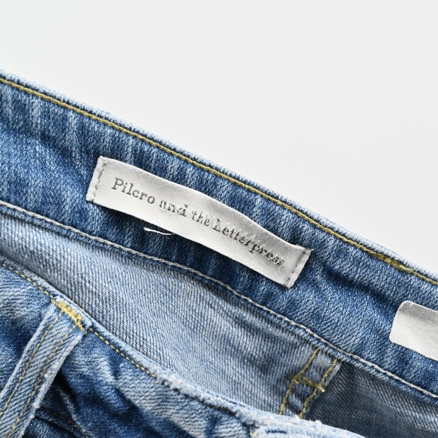 ANTHROPOLOGIE Embroidered Flare Jeans Womens Size 26 Pilcro High Rise Denim Boho