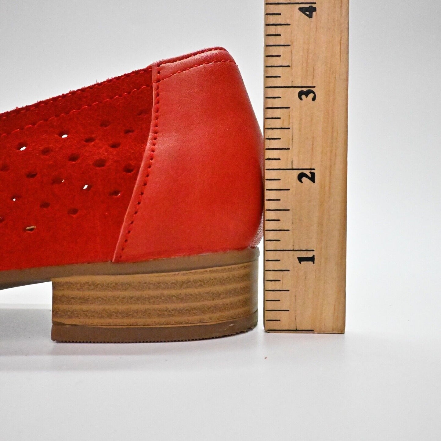 CLARKS Flats Womens Sz 7 Red Perforated Suede Juliet Hayes Slip On Loafer Retro