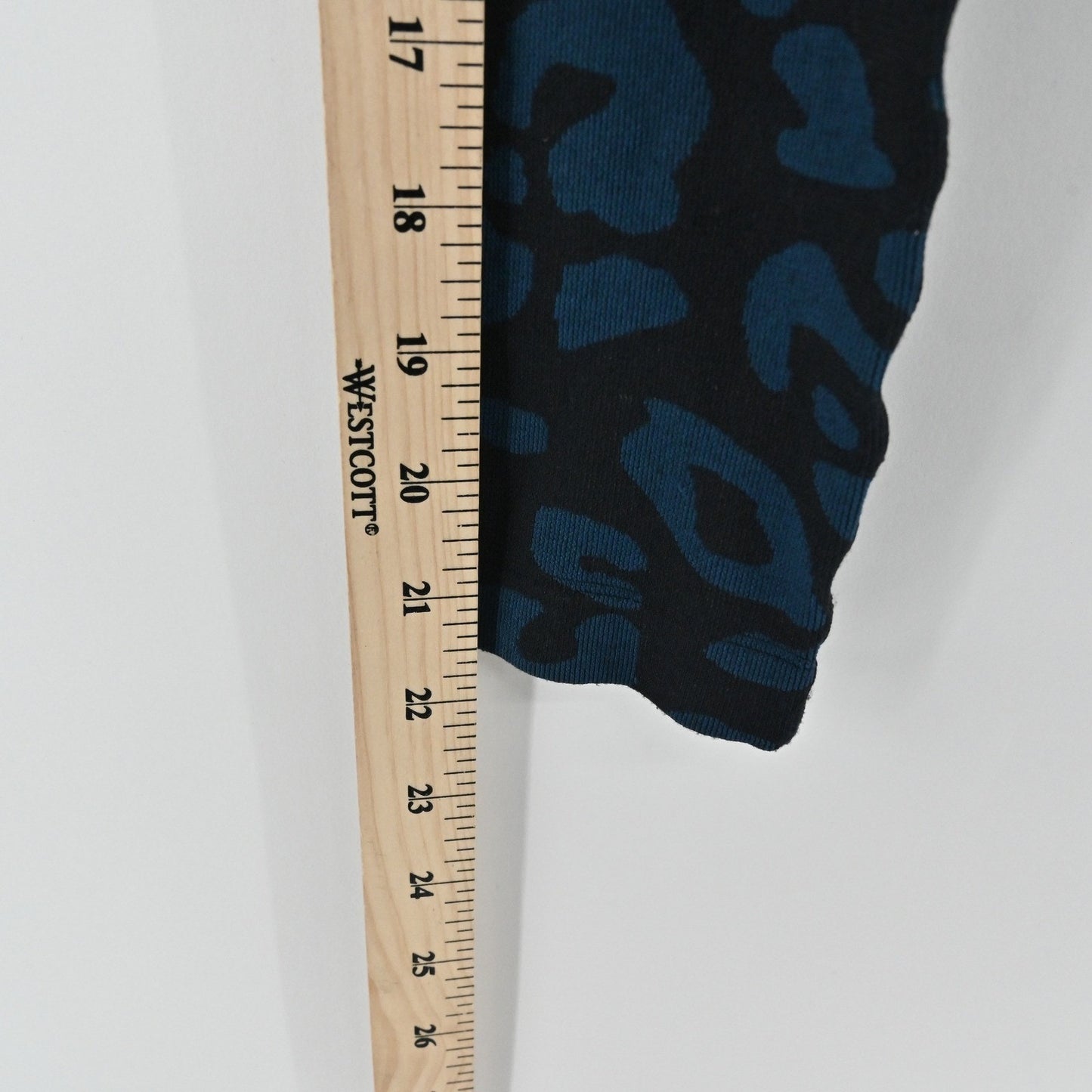 SWEATY BETTY Glisten Seamless Long Sleeve Top Size XS Blue Black Animal Athletic