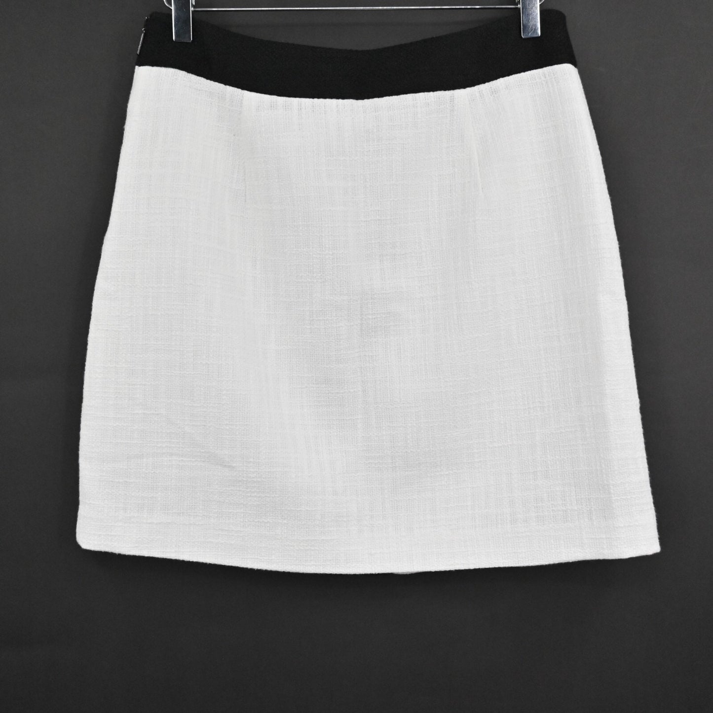 KARL LAGERFELD Tweed Skirt Size 6 Charm Chain Mini Soft White Black Color Block