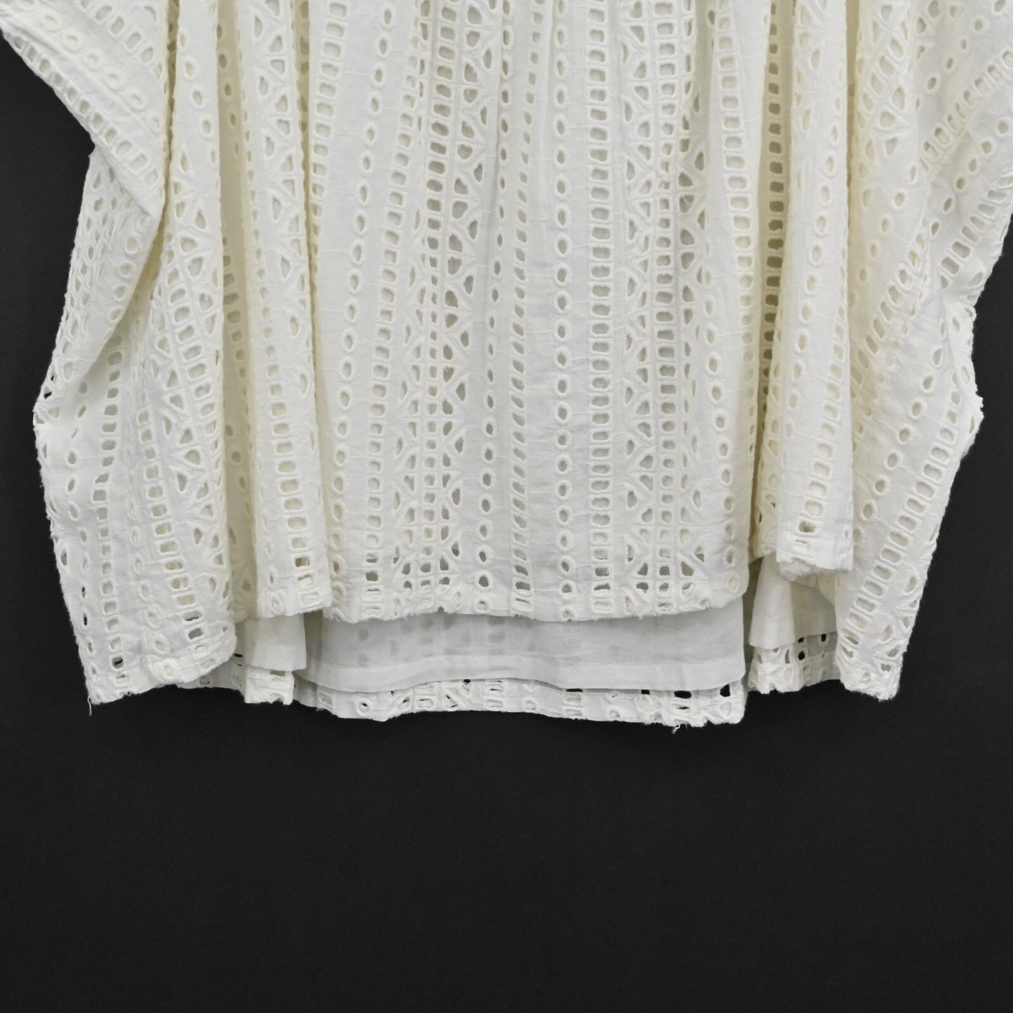 SUNDANCE Womens Eyelet Top Size XXL Sleeveless Sugar Sand Ivory Pom Pom Blouse