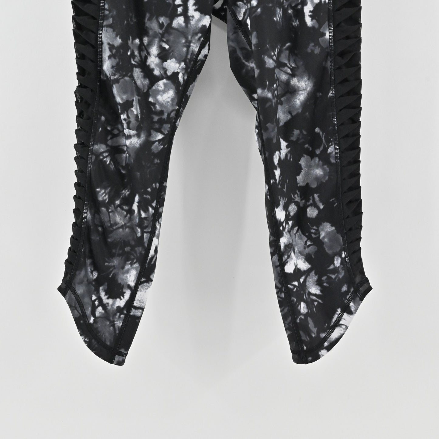 Lululemon Womens Sunshine Salutation Crop Leggings Size 8 Luxtreme Dusk Dye