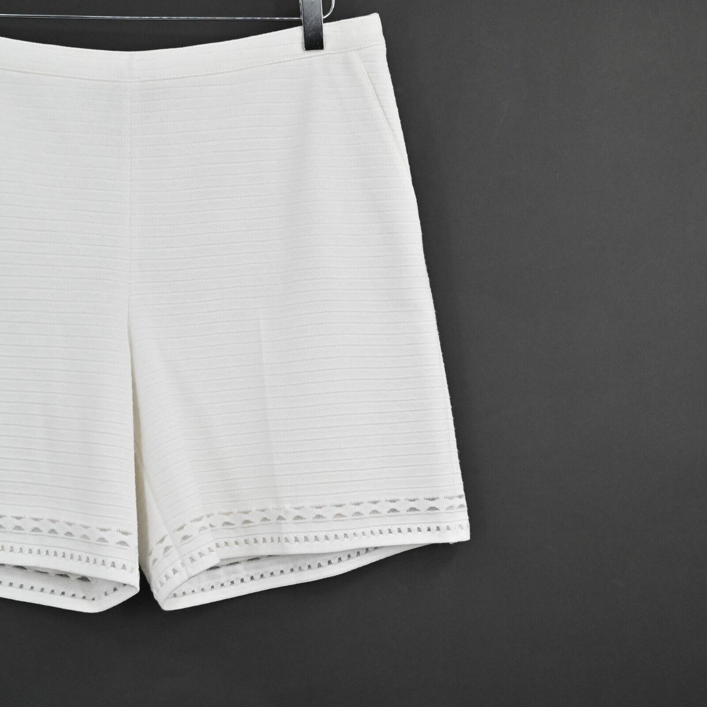 ST JOHN Womens Emma Fit Bianco Shorts Size 10 White Knit High Waisted Lined NEW