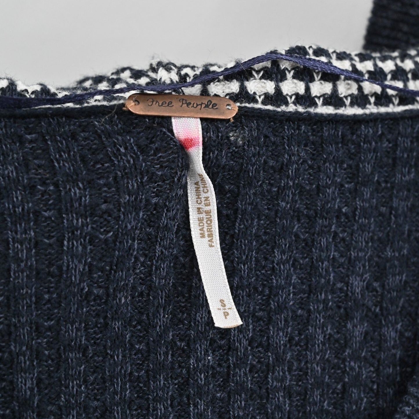 FREE PEOPLE Womens Hooded Sweater Size S Navy Blue White Cotton Knit Fitted Top