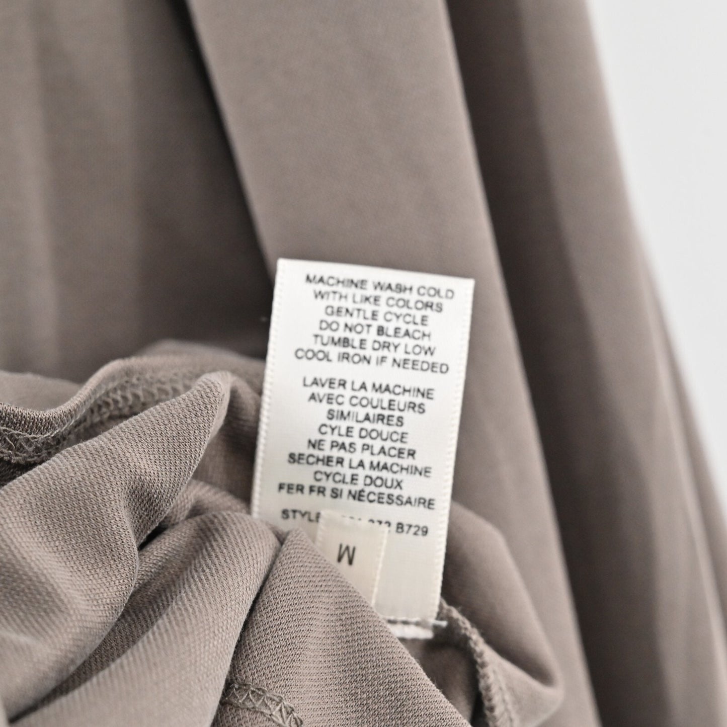 REBECCA TAYLOR Top Womens Size M Sandwash VNeck Taupe Smocked Ruffle Trim Blouse