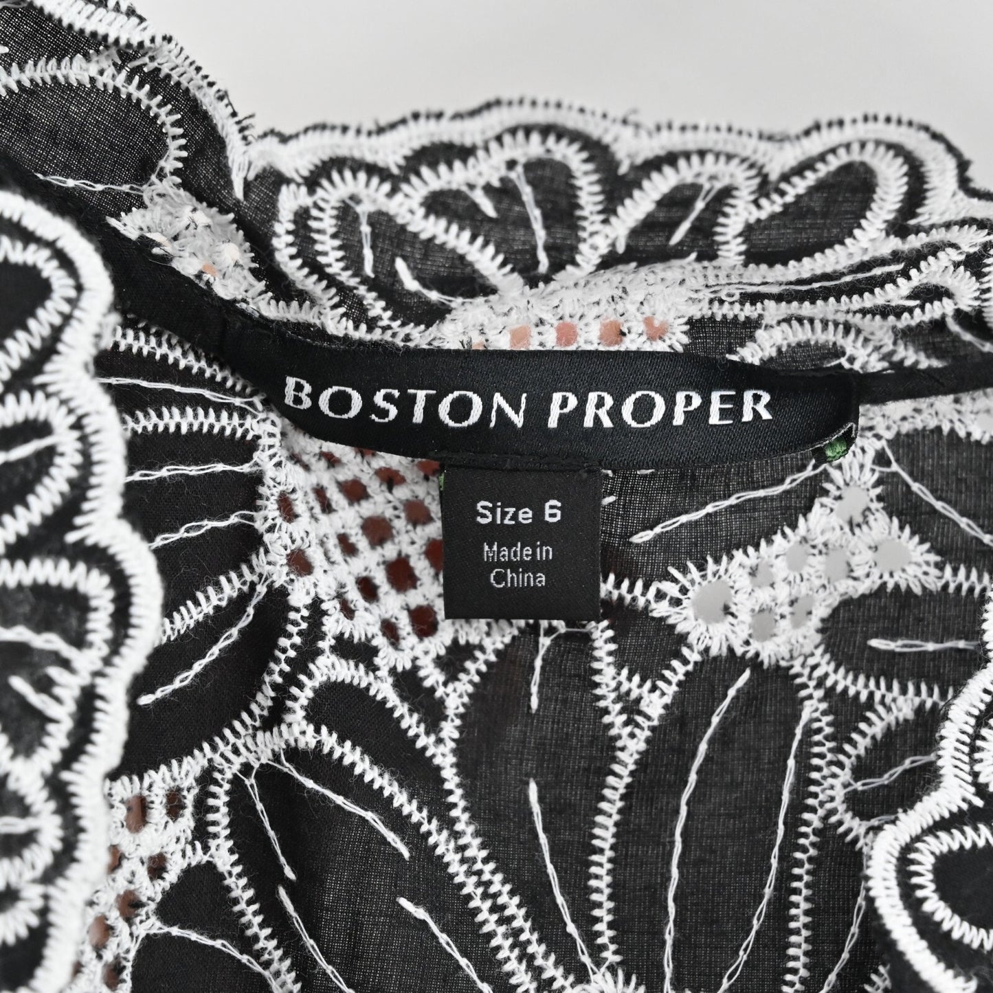 BOSTON PROPER Embroidered Dress Sz 6 Black White Floral Puff Sleeve Flounce Hem