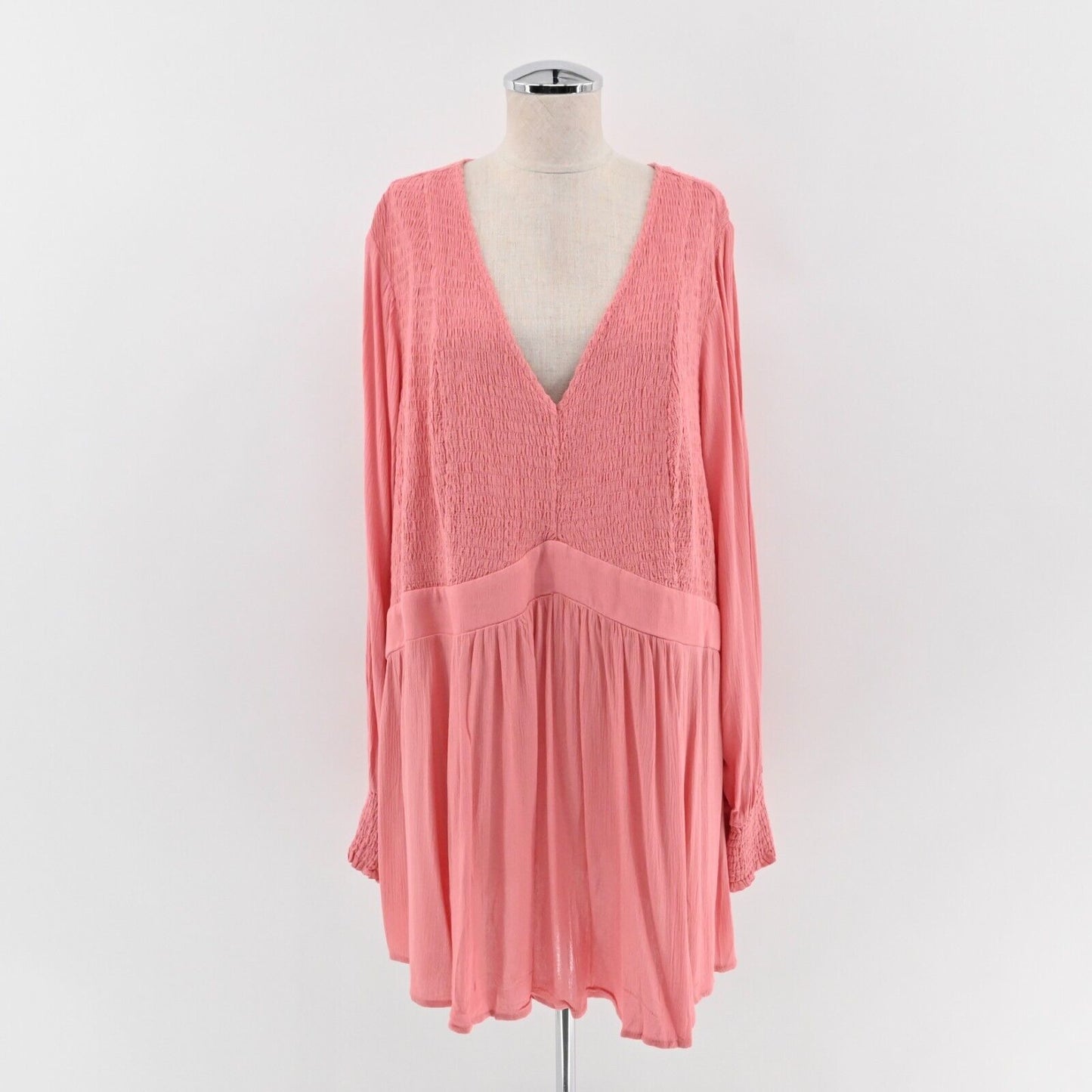 TORRID Top Womens Size 4X Babydoll Crinkle Gauze Smocked VNeck Woven Pink NEW