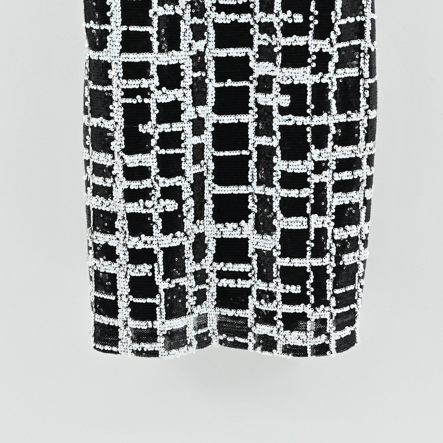 Aidan Mattox Sequin Mini Dress Size 2 Black White Sheath Sleeveless Mesh Glam
