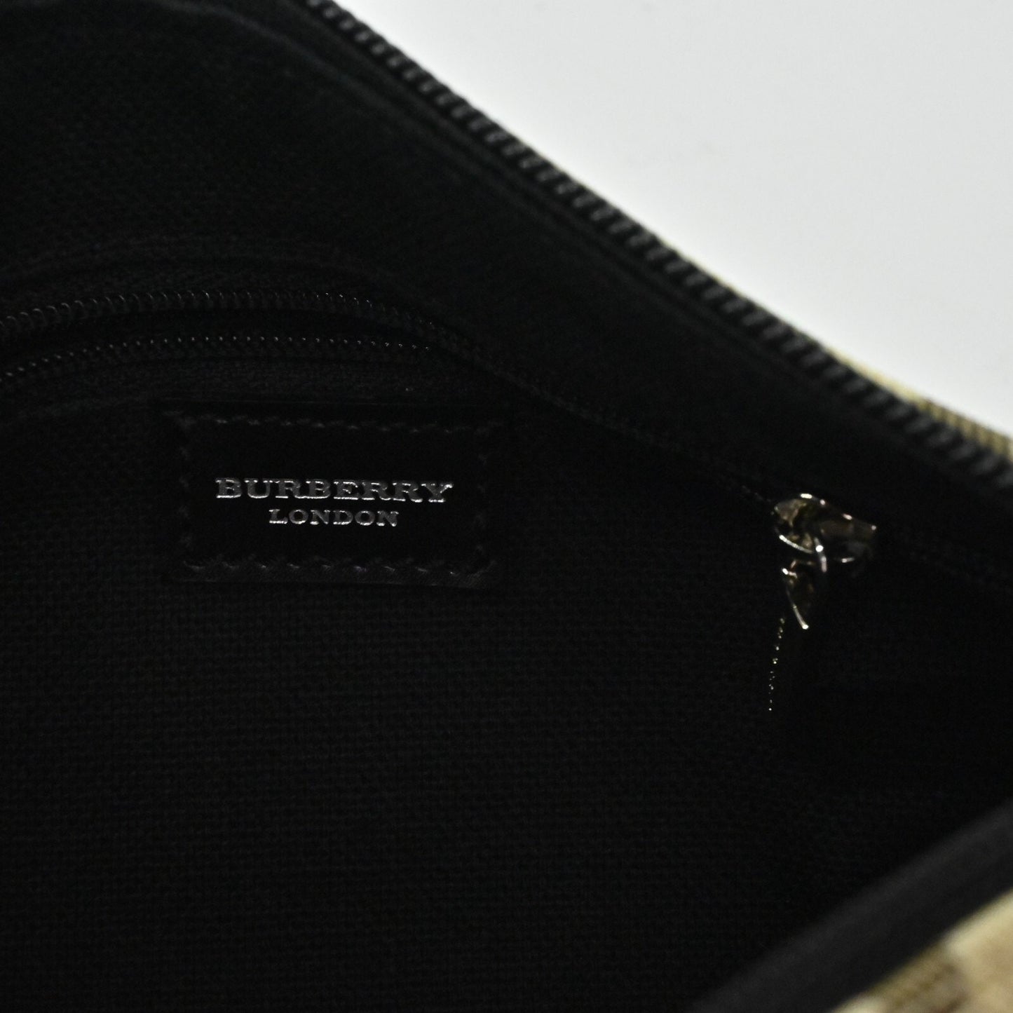 Vtg BURBERRY Mini Barrel Bag Nova Check Tan Plaid Signature Zip Closure Shoulder