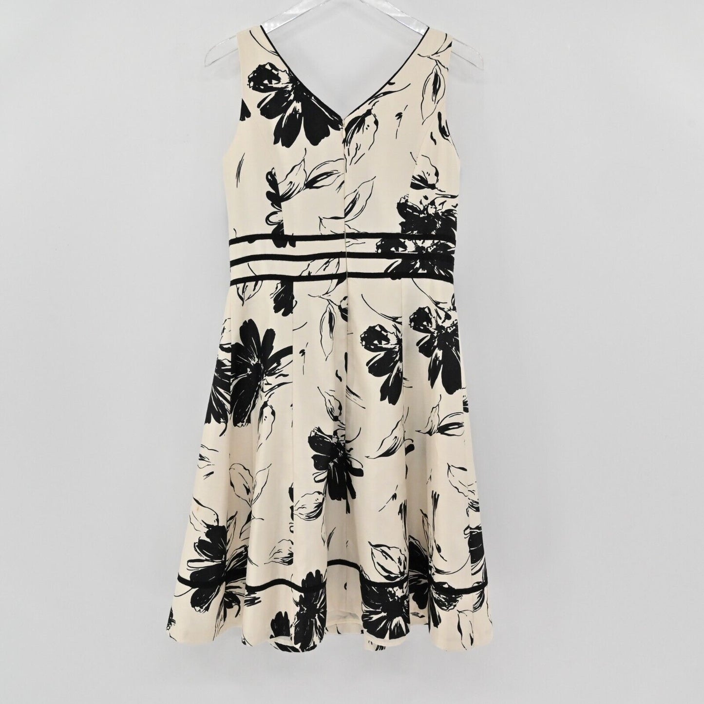JESSICA HOWARD Dress Womens Size 8 VNeck Sleeveless Black Ivory Floral Fit Flare