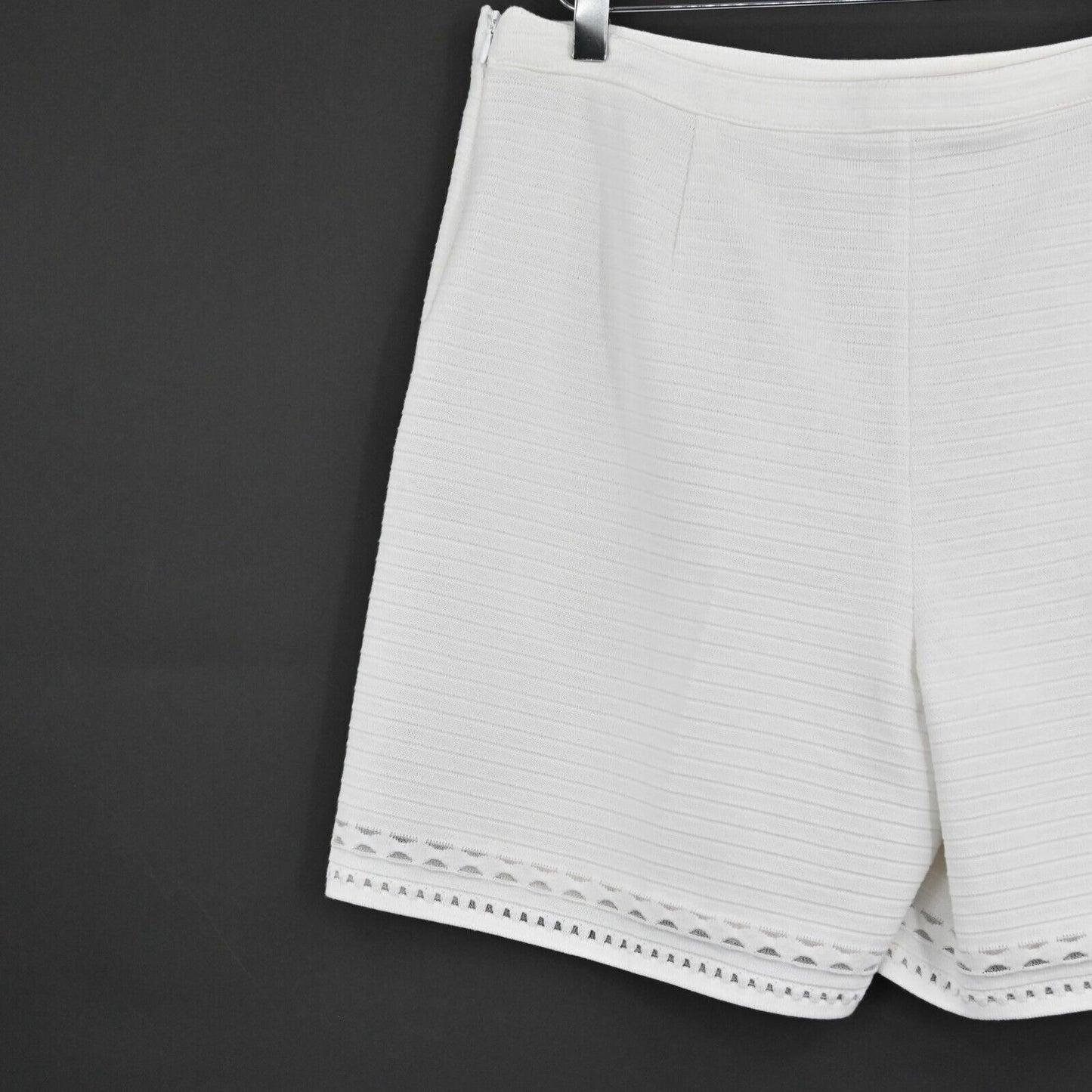 ST JOHN Womens Emma Fit Bianco Shorts Size 10 White Knit High Waisted Lined NEW