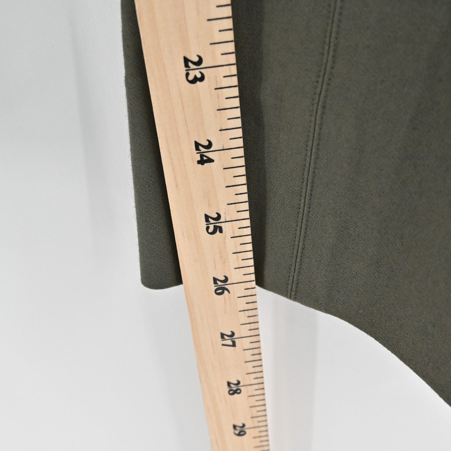 VINCE Pants Womens Size M Olive Green Skinny Stretch Back Slit Ankle Minimalist