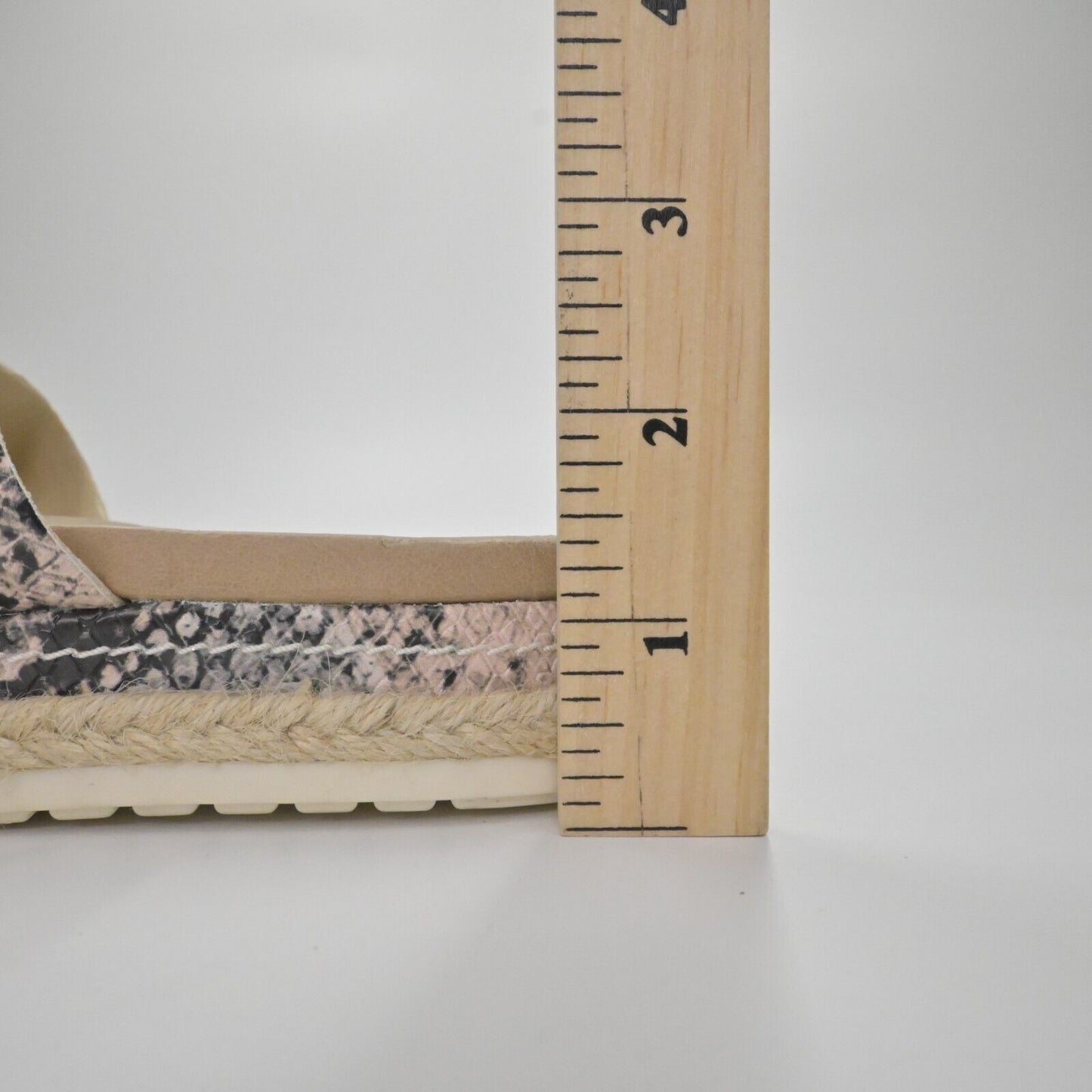 VINCE CAMUTO Sandals Womens Sz 6.5 Gray Snakeskin Print Rynnah Espadrille Slide