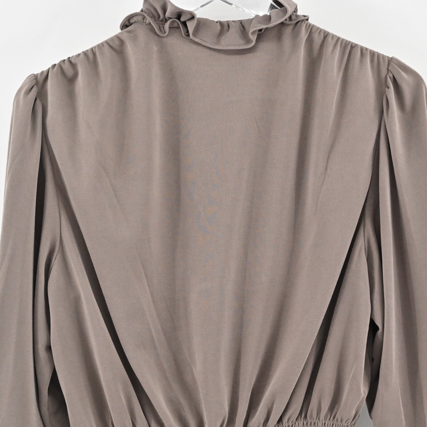 REBECCA TAYLOR Top Womens Size M Sandwash VNeck Taupe Smocked Ruffle Trim Blouse