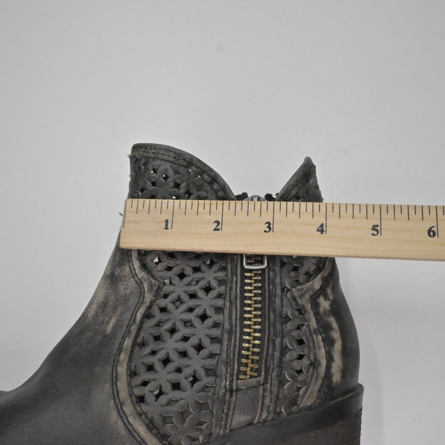 Circle G By Corral Cut Out Short Ankle Boot Zip Cowhide Leather Gray Womens 7.5