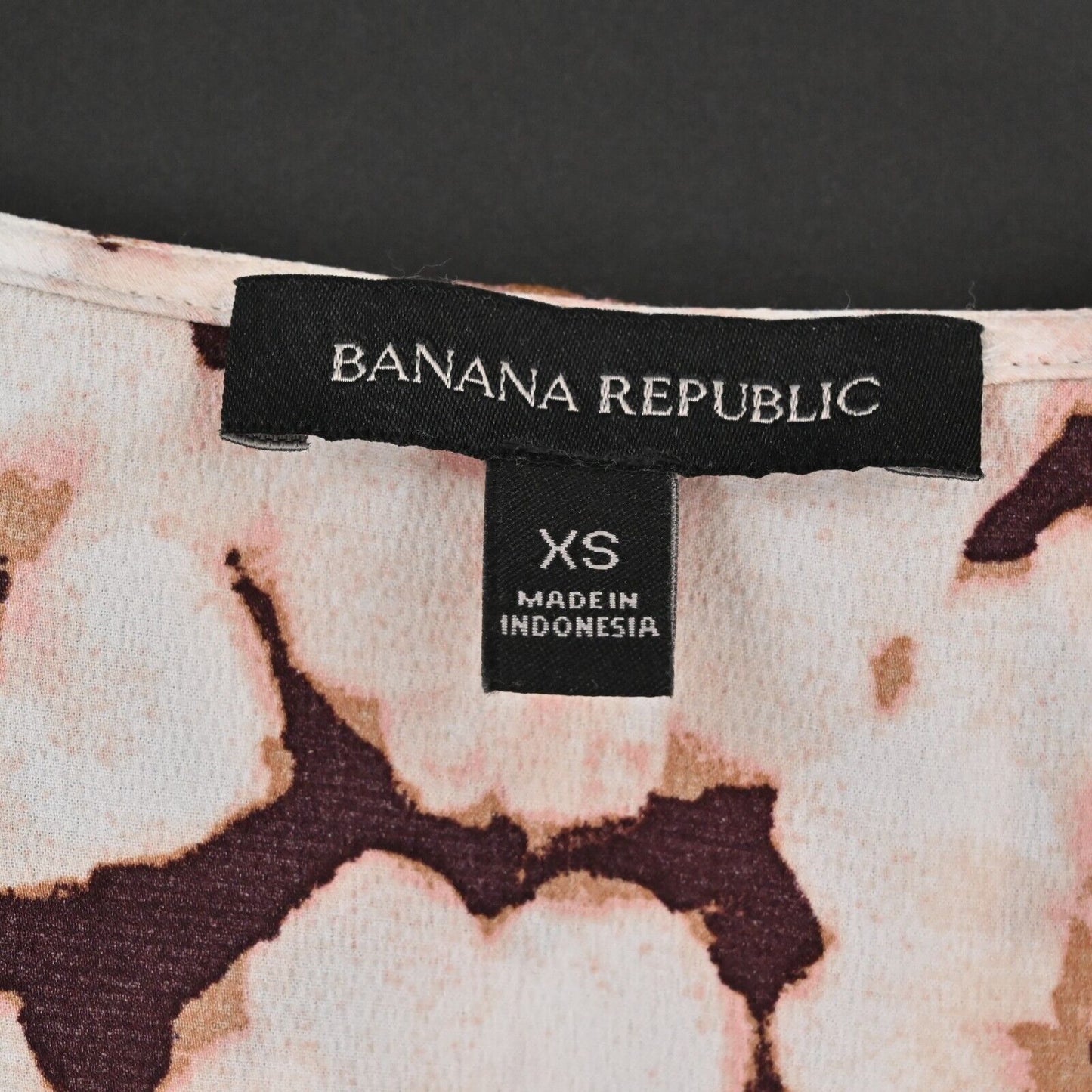 BANANA REPUBLIC Top Womens Sz XS Burgundy Blush Floral Sleeveless Ruffle V Neck