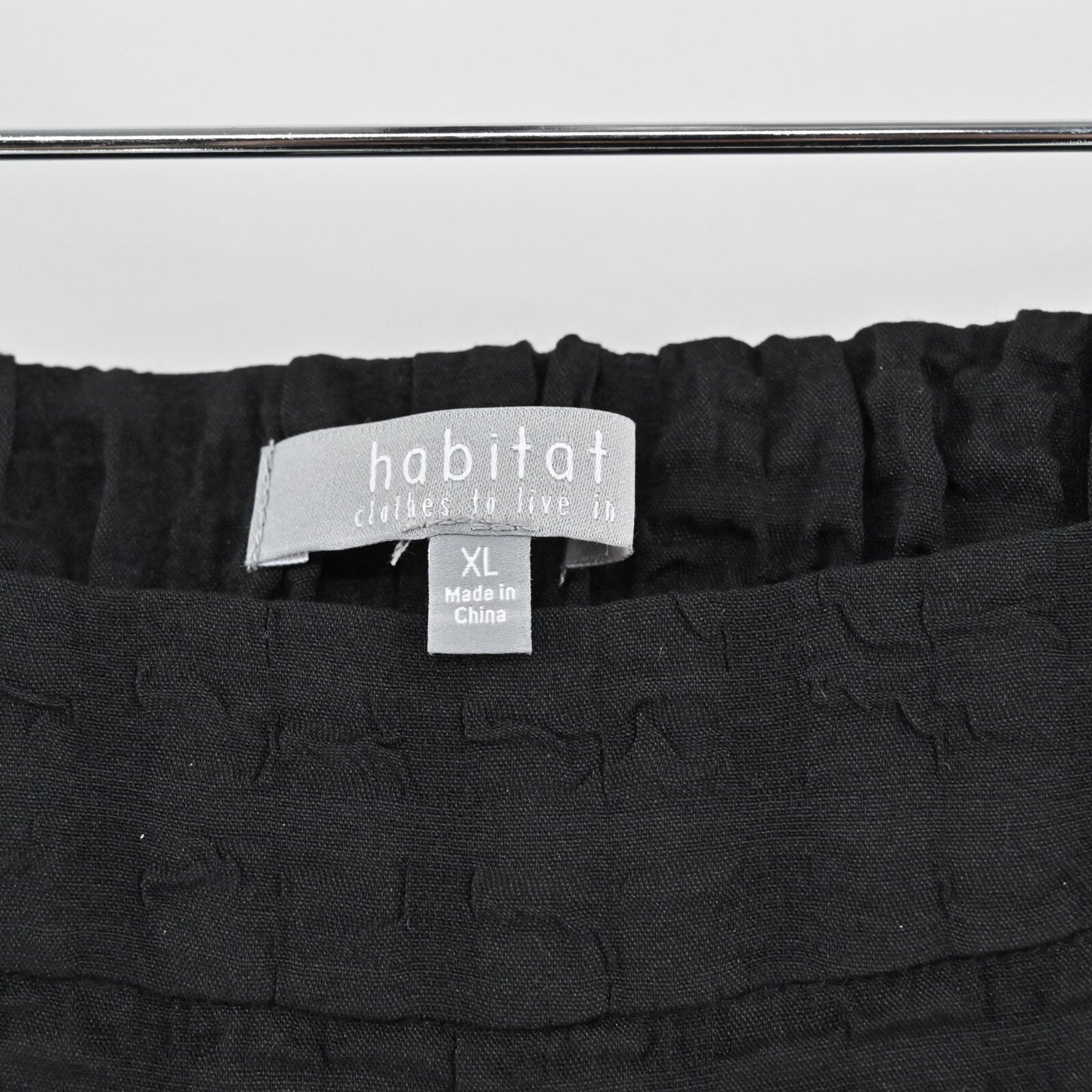 HABITAT Womens Pants Size XL Black Flat Front Tapered Capri Pucker Weave Texture