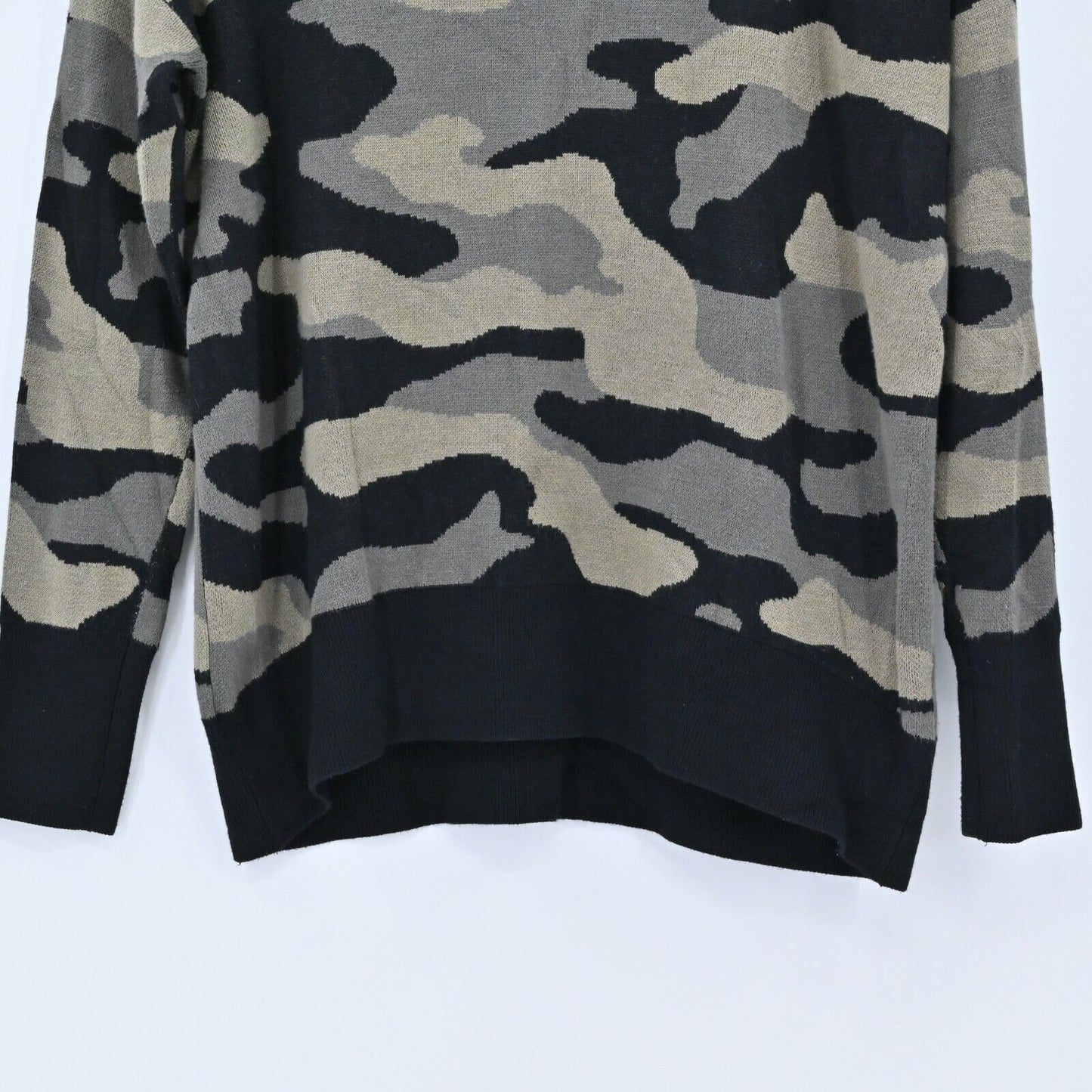 ISAAC MIZRAHI Sweater Womens Size M Green Black Camo Knit Crewneck Pullover Army