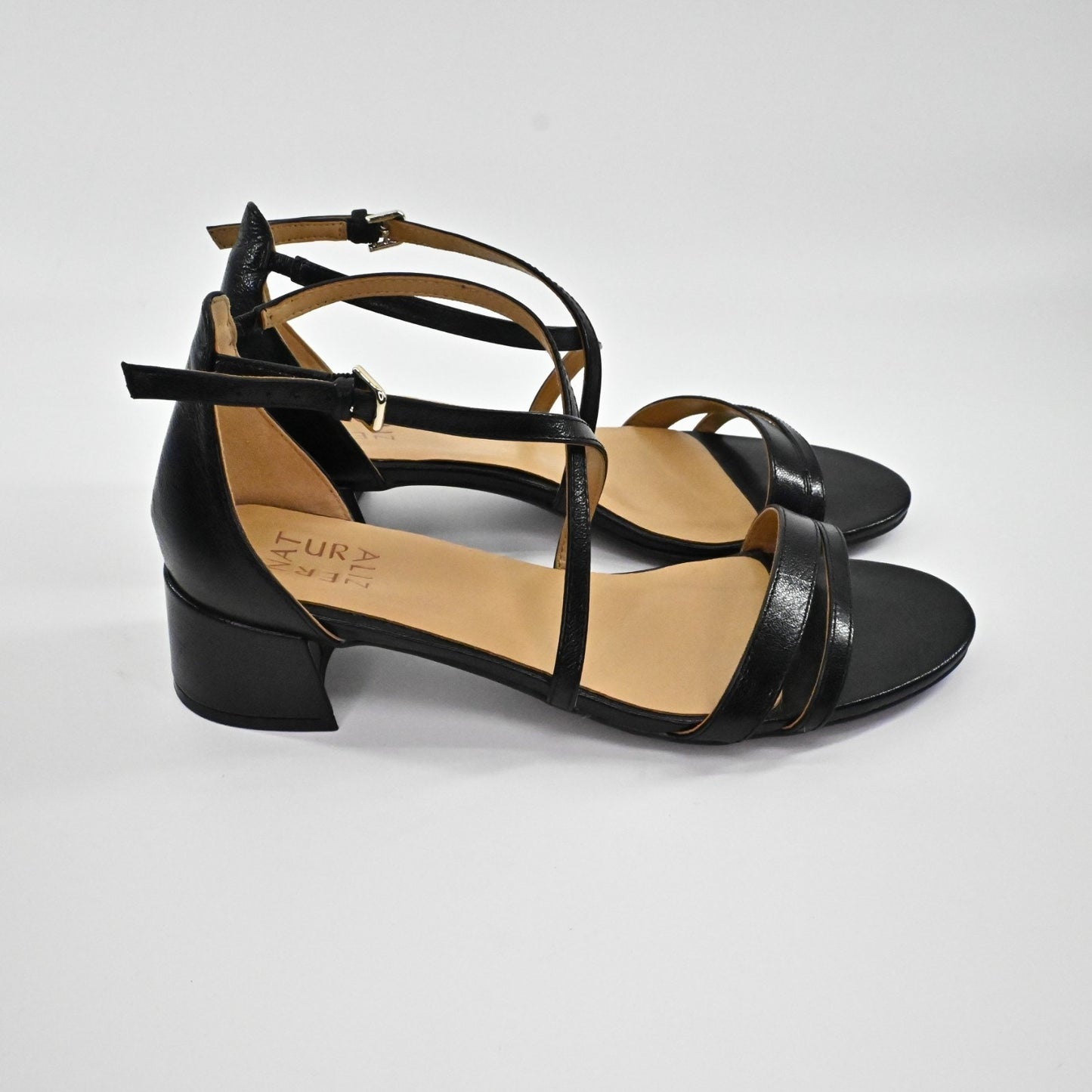 Naturalizer Womens June Strappy Low Block Heels Size 9.5W Black Leather Sandal