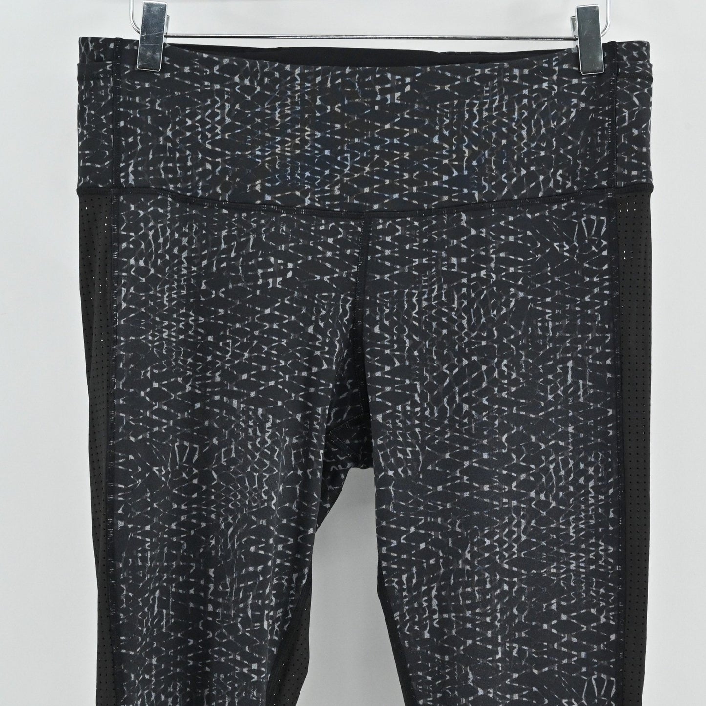 Lululemon Womens Var-City Crop Leggings Size 10 Black Luxtreme Mesh 21" Gym Yoga