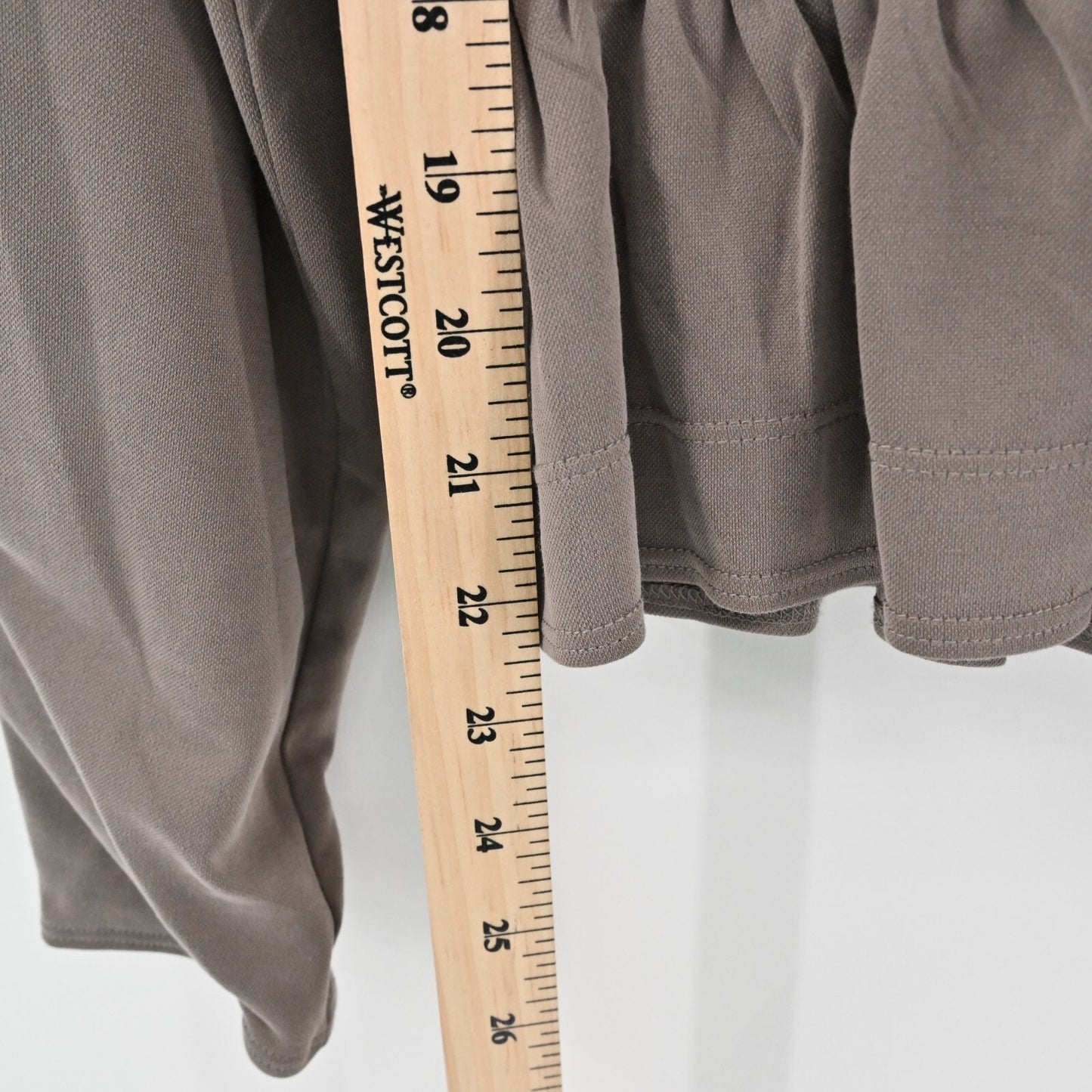 REBECCA TAYLOR Top Womens Size M Sandwash VNeck Taupe Smocked Ruffle Trim Blouse