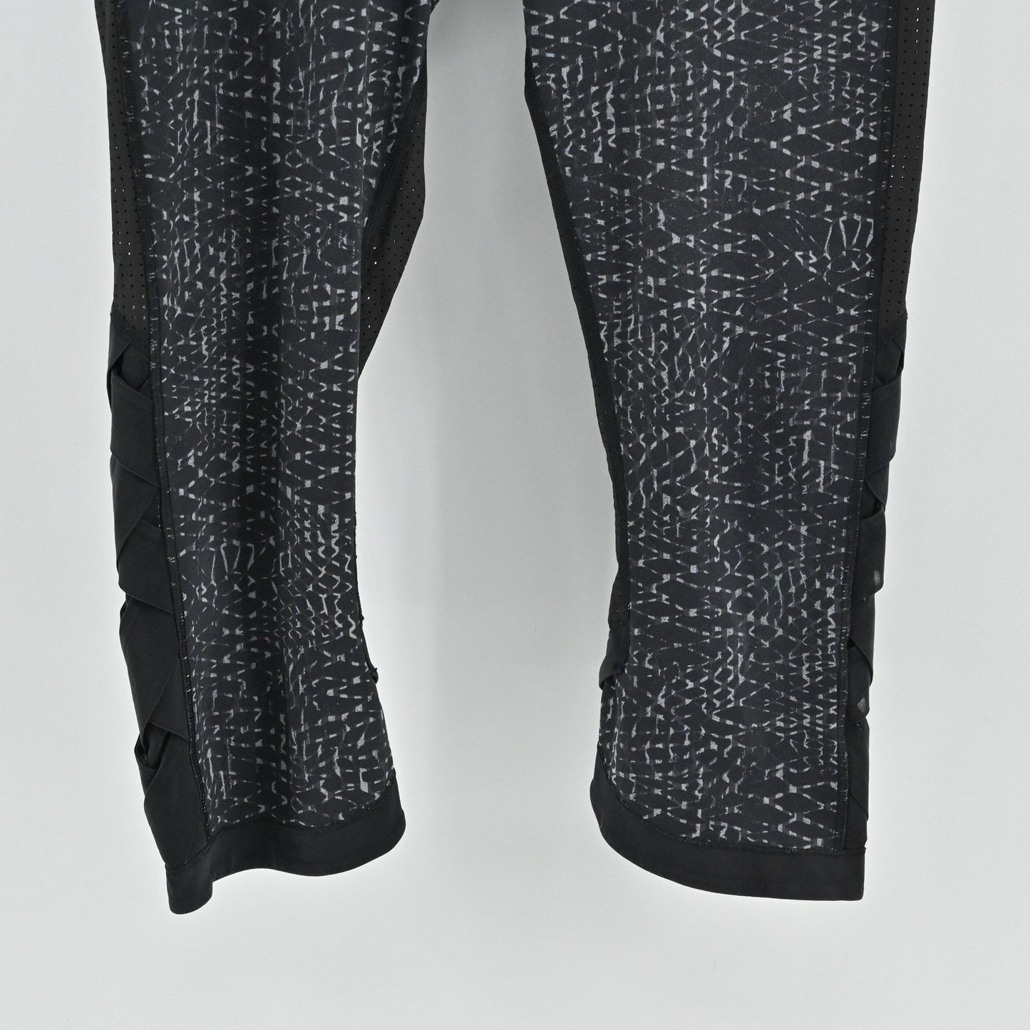 Lululemon Womens Var-City Crop Leggings Size 10 Black Luxtreme Mesh 21" Gym Yoga