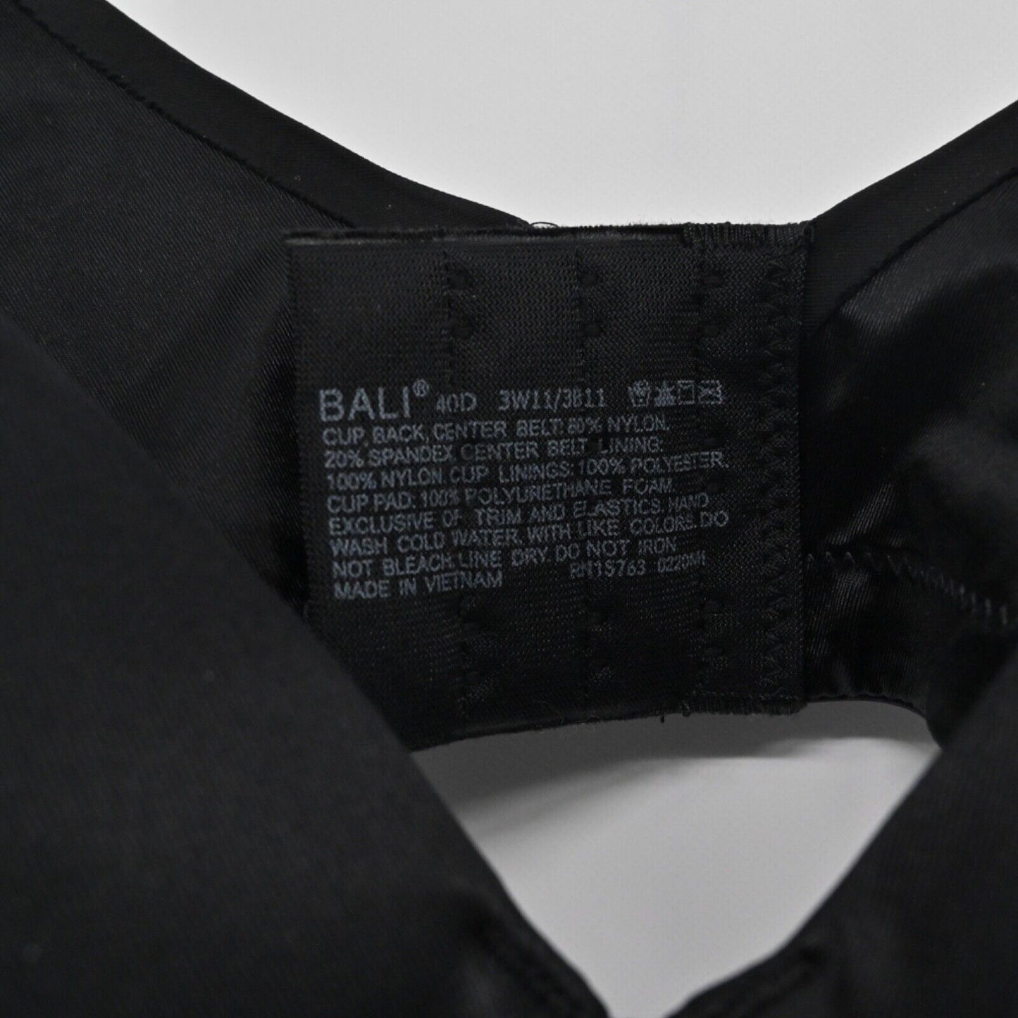 BALI Bra Womens Sz 40D Black Smoothing Concealing Petals Seamless Underwire NEW