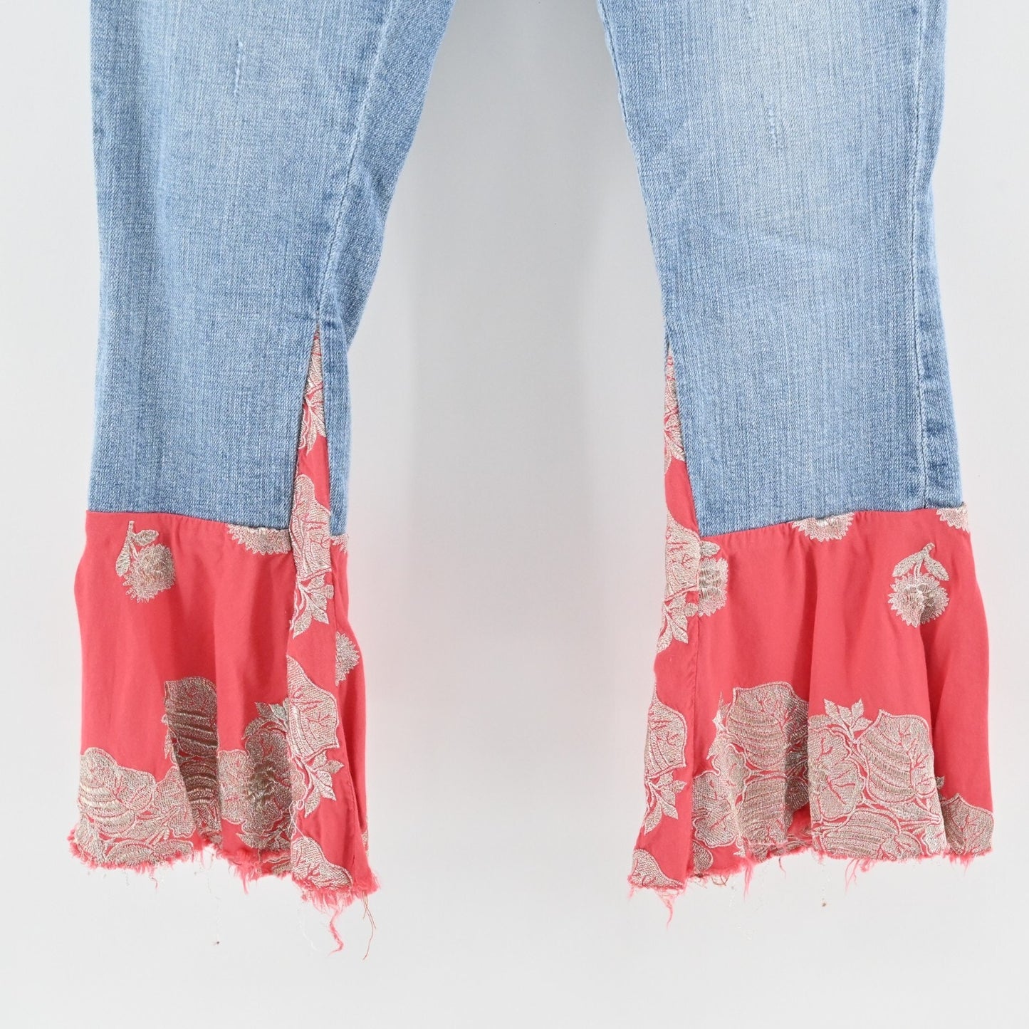 ANTHROPOLOGIE Embroidered Flare Jeans Womens Size 26 Pilcro High Rise Denim Boho