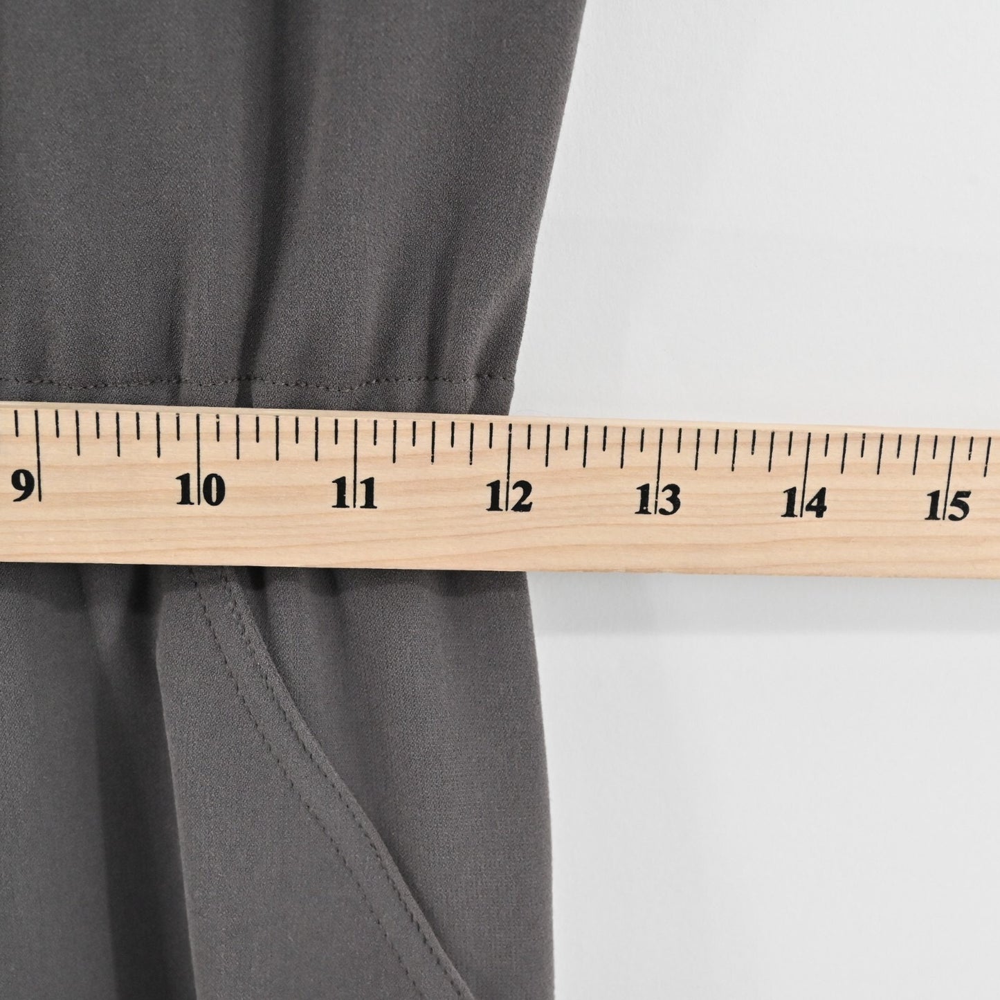 ST JOHN Dress Size 0 Gray Cinch Tie Waist Bateau Neck Classic Quiet Luxury Retro