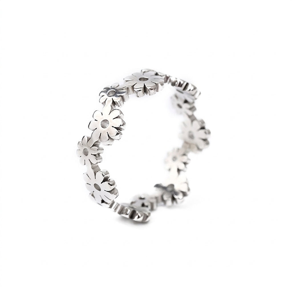 Cutout daisy flower ring in polished silver stainless steel