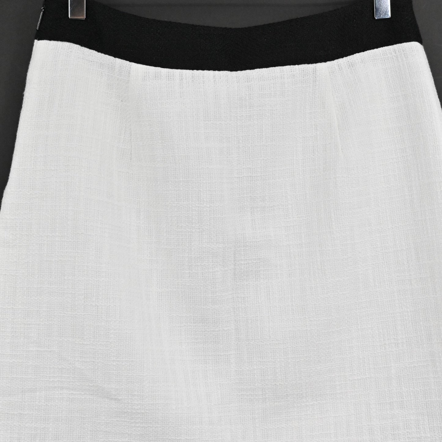 KARL LAGERFELD Tweed Skirt Size 6 Charm Chain Mini Soft White Black Color Block