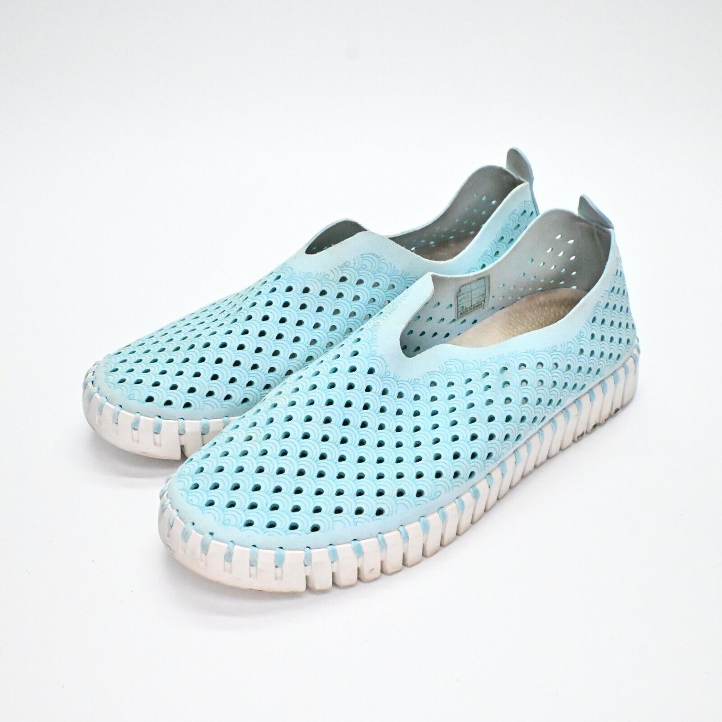 ISLE JACOBSEN Sneakers Womens Size 37 Blue Perforated Tulip Slip On Boat Beach