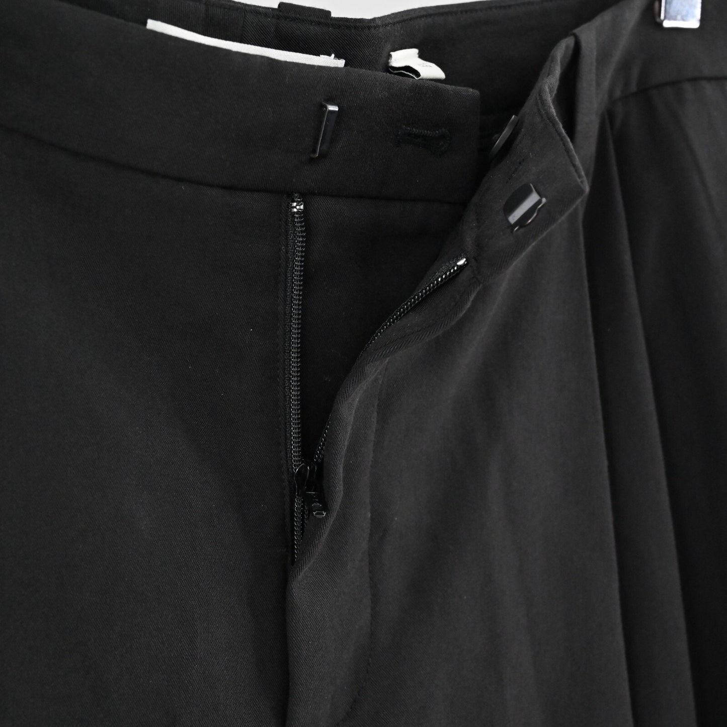 VINCE Pleated Pants Womens Sz 10 Solid Black Wide Leg High Rise Classic Trouser