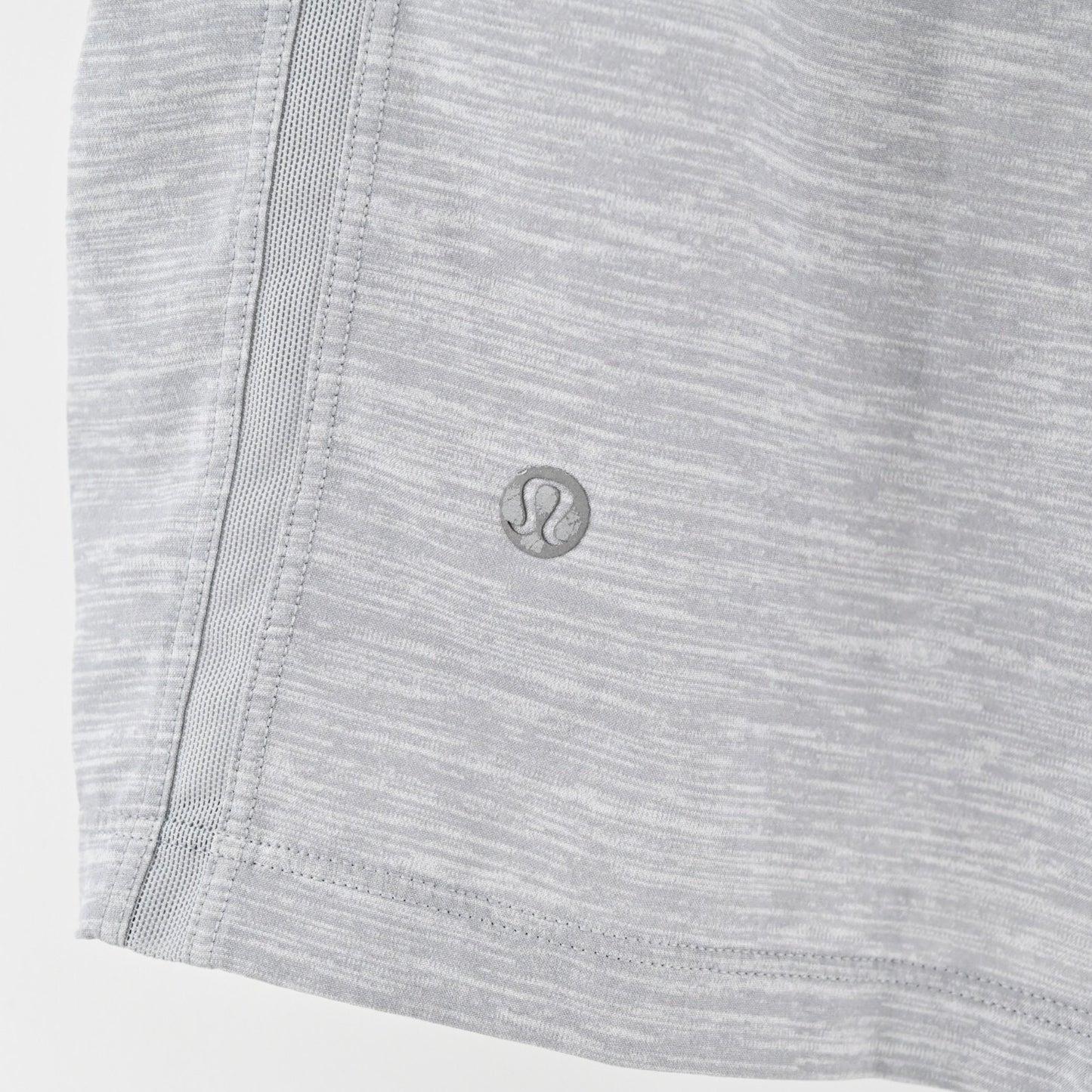 LULULEMON Athletic Shorts Mens Size S Pace Breaker 7" Heathered Light Gray Logo
