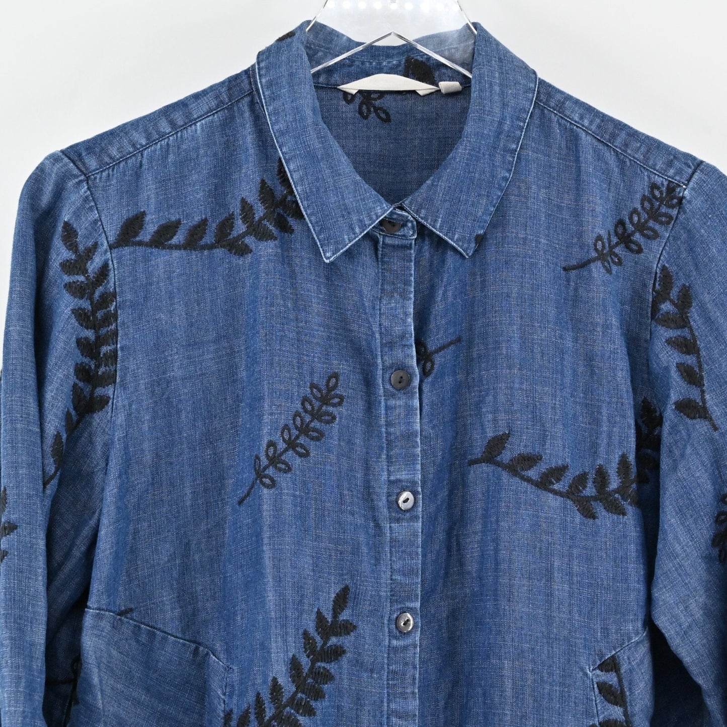 SOFT SURROUNDINGS Embroidered Top Womens Size L Blouse Papyrus Blue Chambray