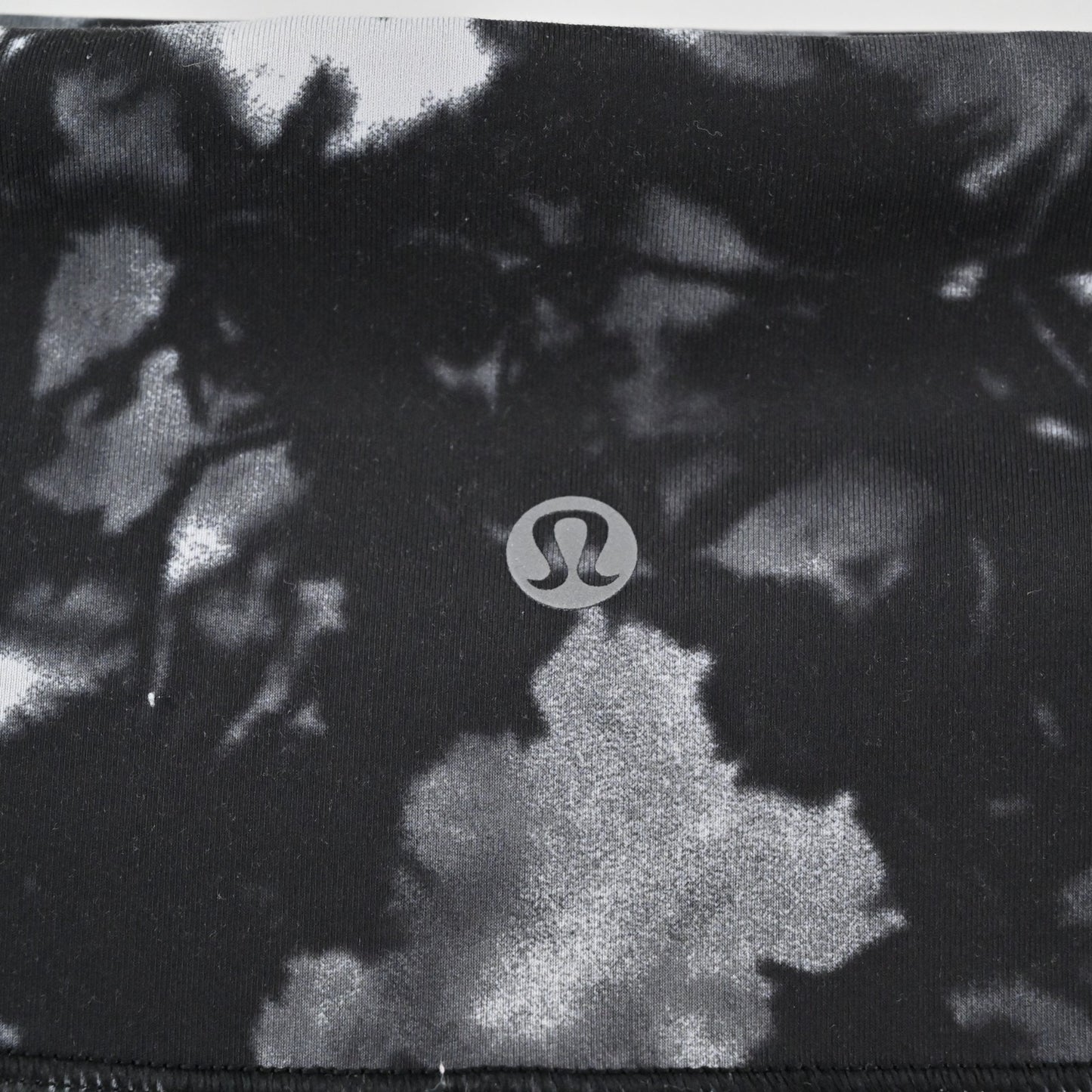 Lululemon Womens Sunshine Salutation Crop Leggings Size 8 Luxtreme Dusk Dye