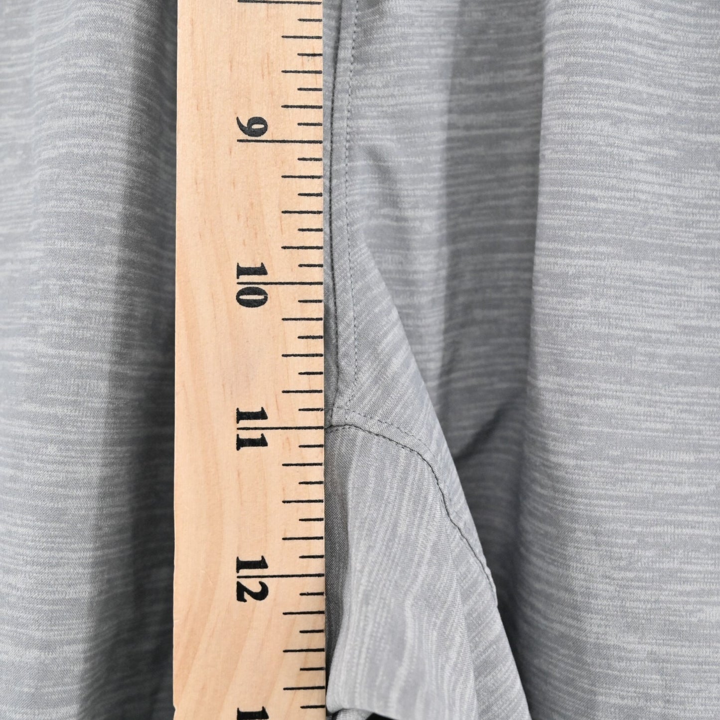 LULULEMON Athletic Shorts Mens Size S Pace Breaker 7" Heathered Light Gray Logo