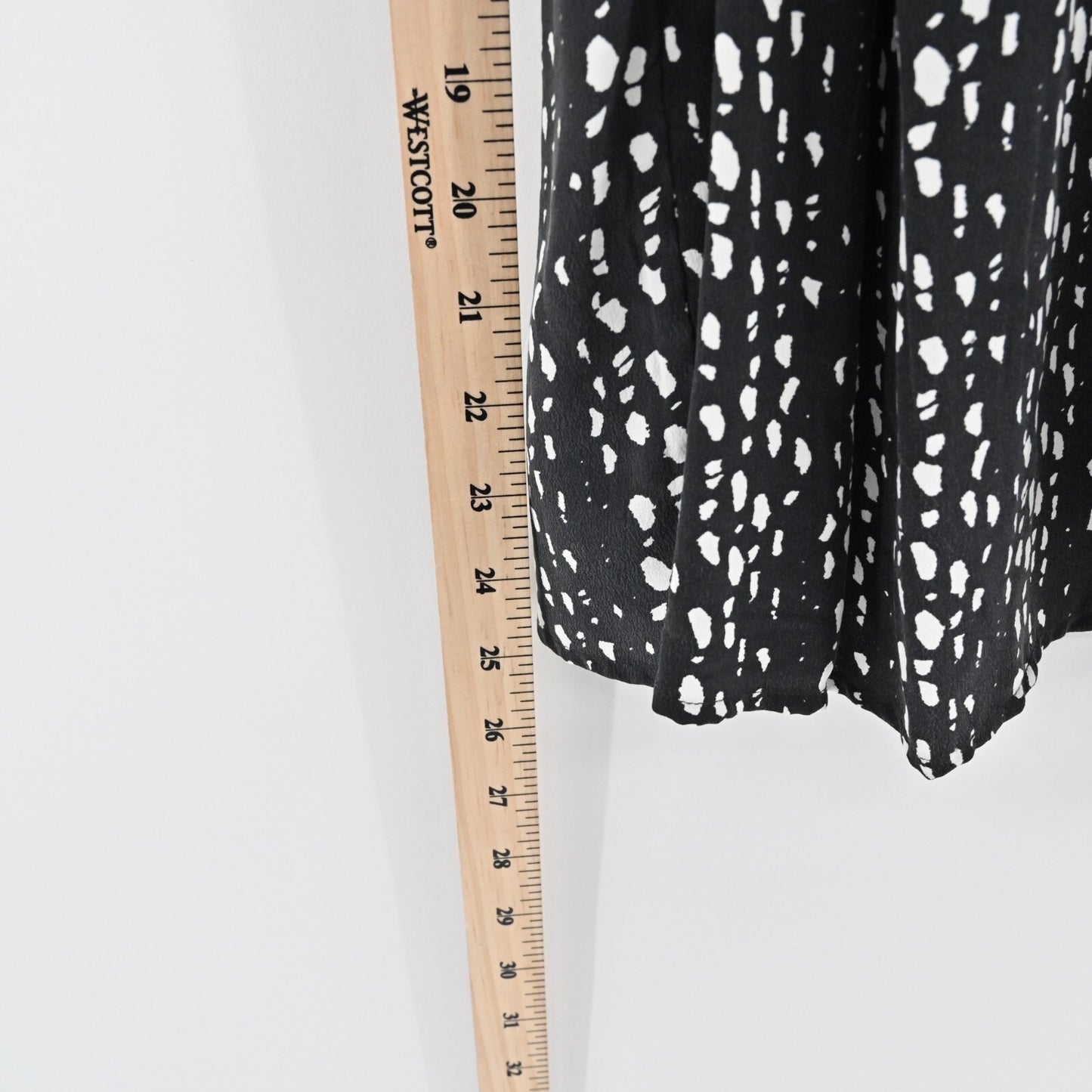 JOIE Silk Top Womens Size S Black White Print Sleeveless Blouse Minimalist Retro