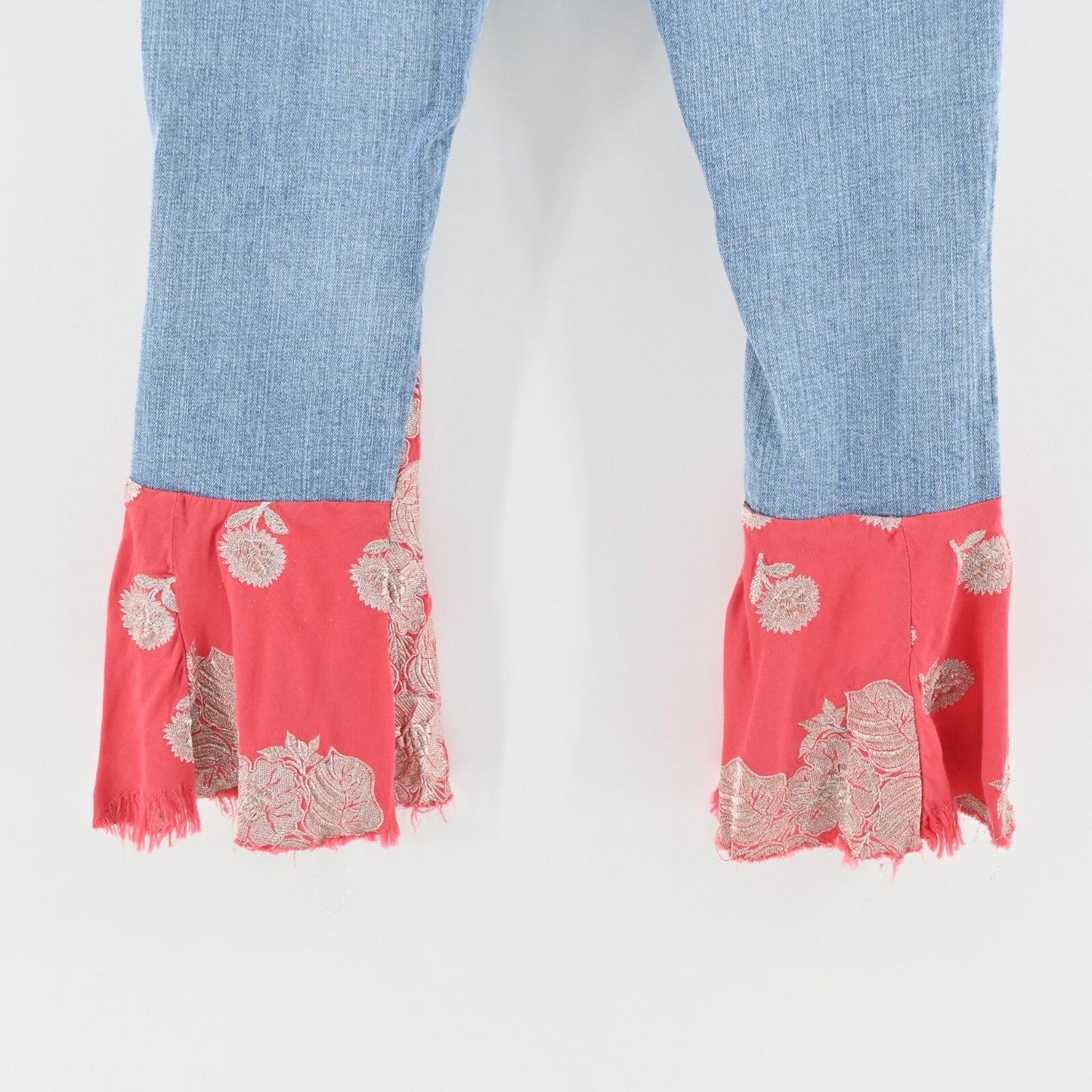 ANTHROPOLOGIE Embroidered Flare Jeans Womens Size 26 Pilcro High Rise Denim Boho