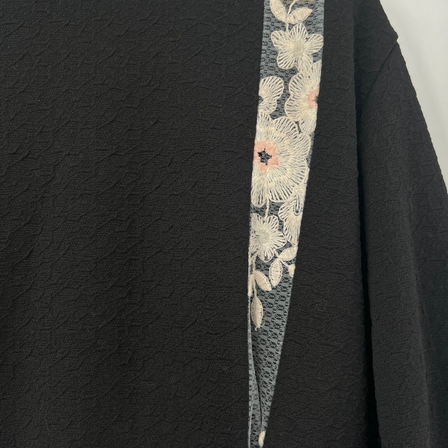 SAKU New York Sweatshirt Womens Sz M Black Ivory Floral Lace Textured Minimalist