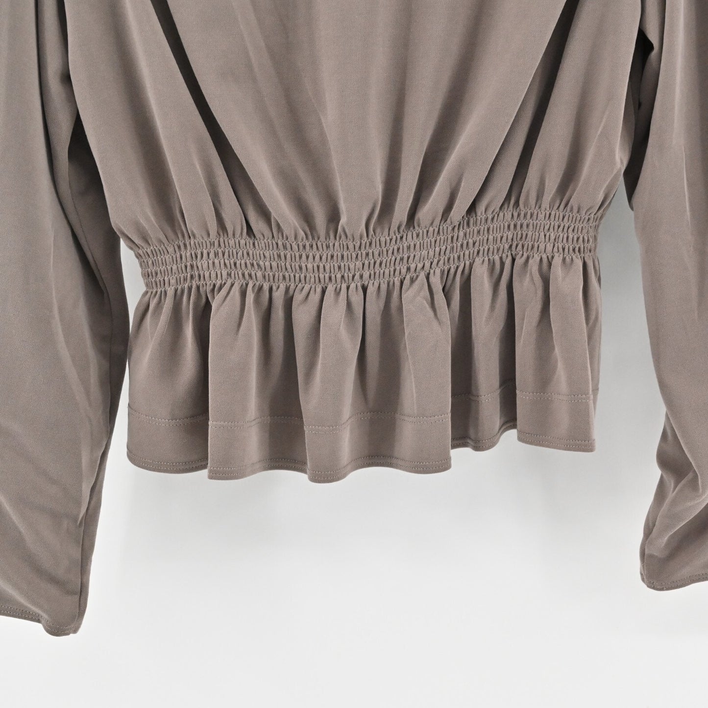 REBECCA TAYLOR Top Womens Size M Sandwash VNeck Taupe Smocked Ruffle Trim Blouse
