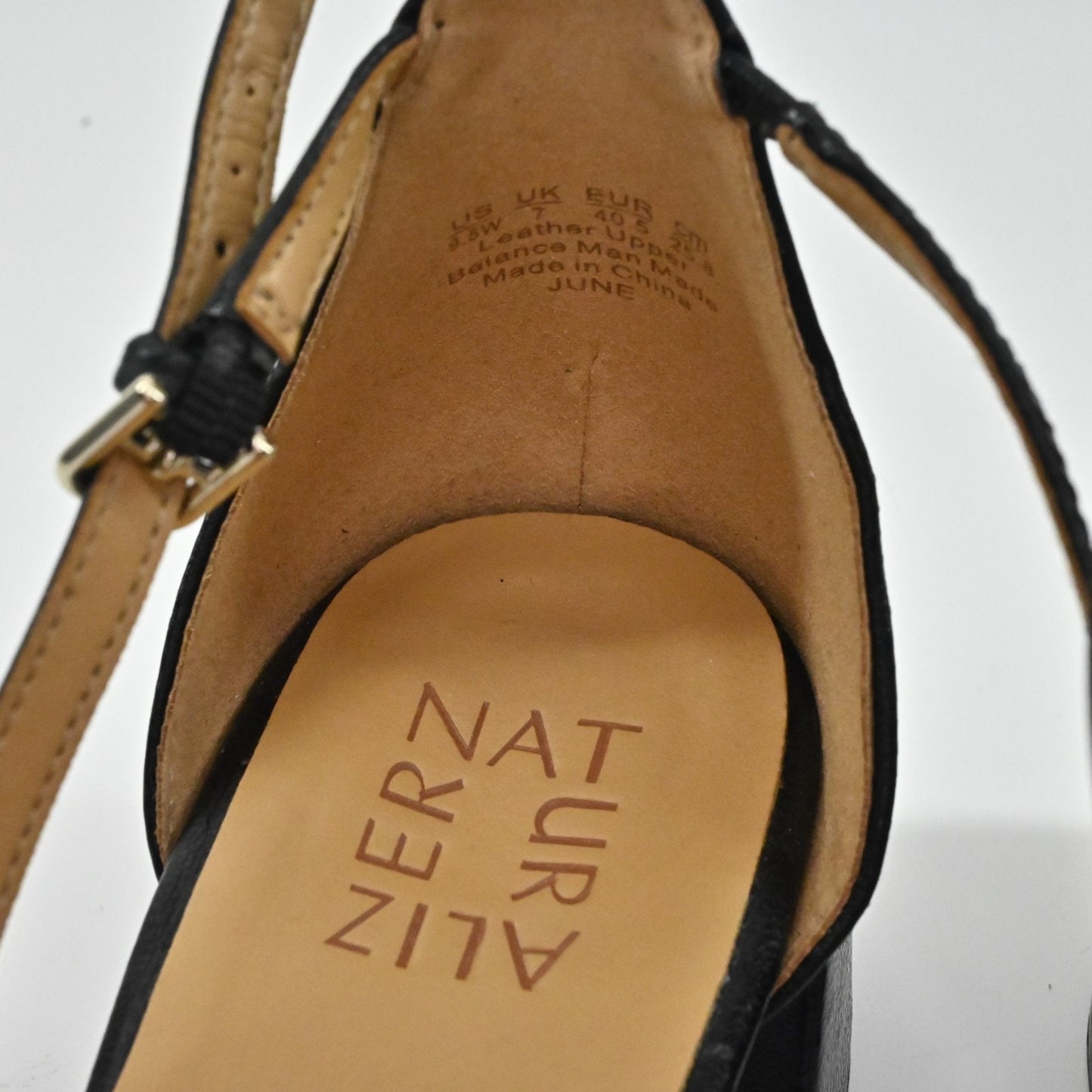 Naturalizer Womens June Strappy Low Block Heels Size 9.5W Black Leather Sandal