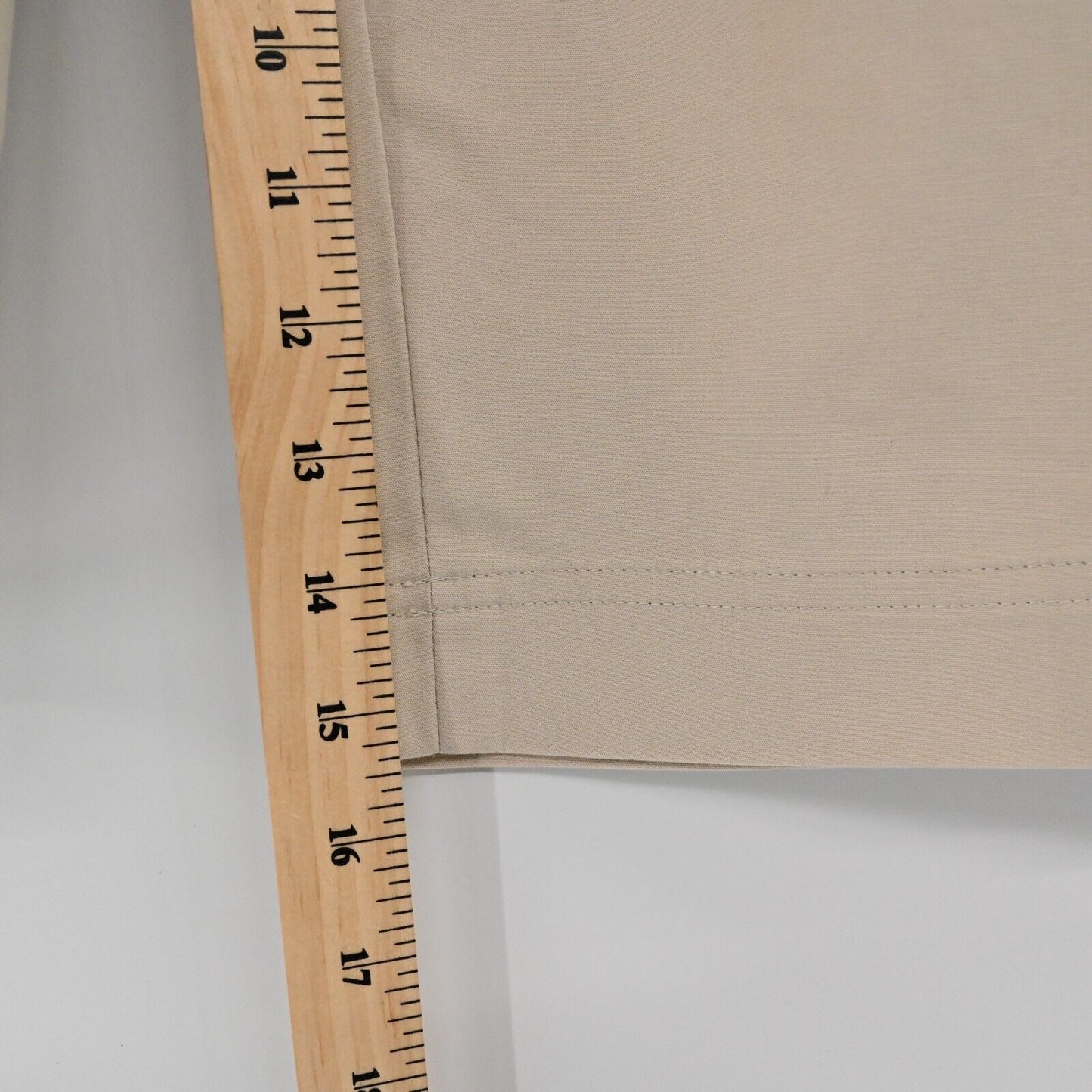 ST JOHN Shorts Womens Size 4 Solid Beige Bermuda Long Cargo Pocket Classic