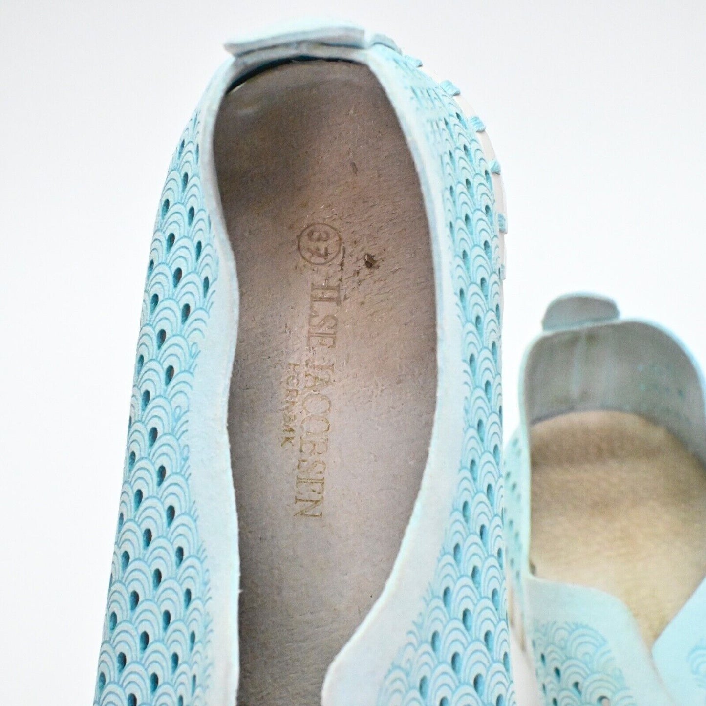 ISLE JACOBSEN Sneakers Womens Size 37 Blue Perforated Tulip Slip On Boat Beach