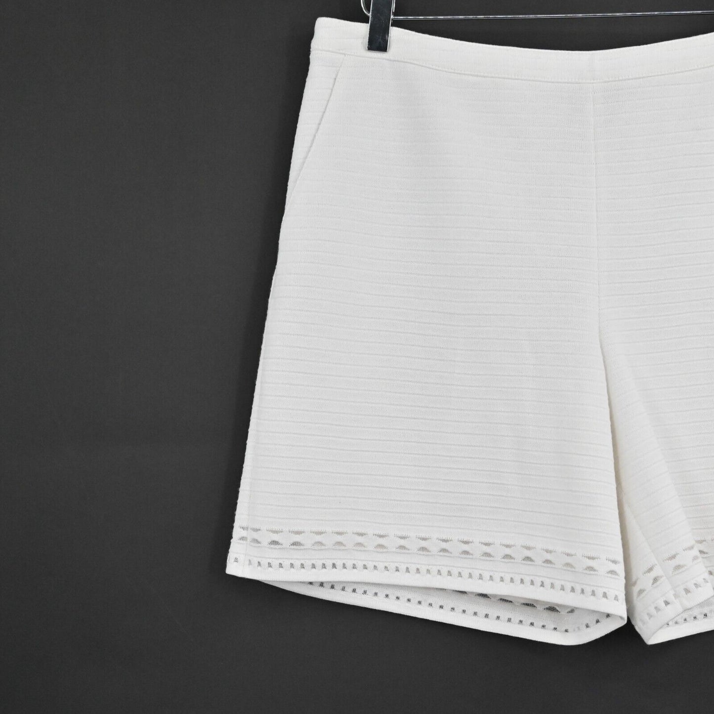 ST JOHN Womens Emma Fit Bianco Shorts Size 10 White Knit High Waisted Lined NEW